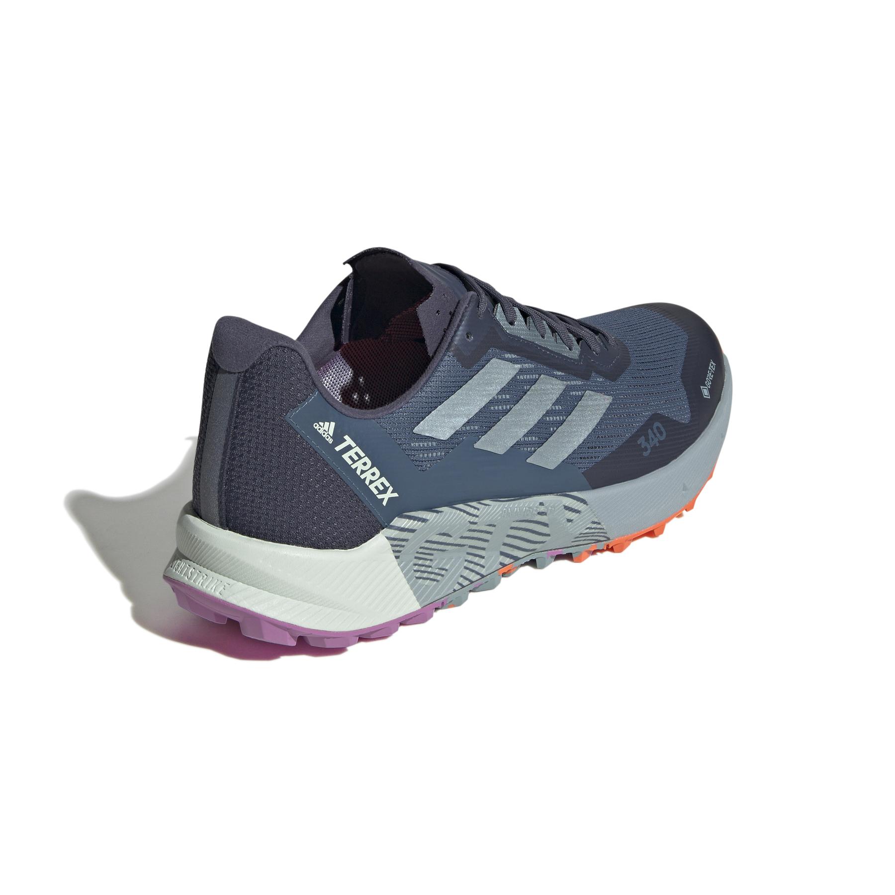 product/a/d/adidas_gx8674_7_footwear_photography_back_lateral_top_view_white_000.jpg