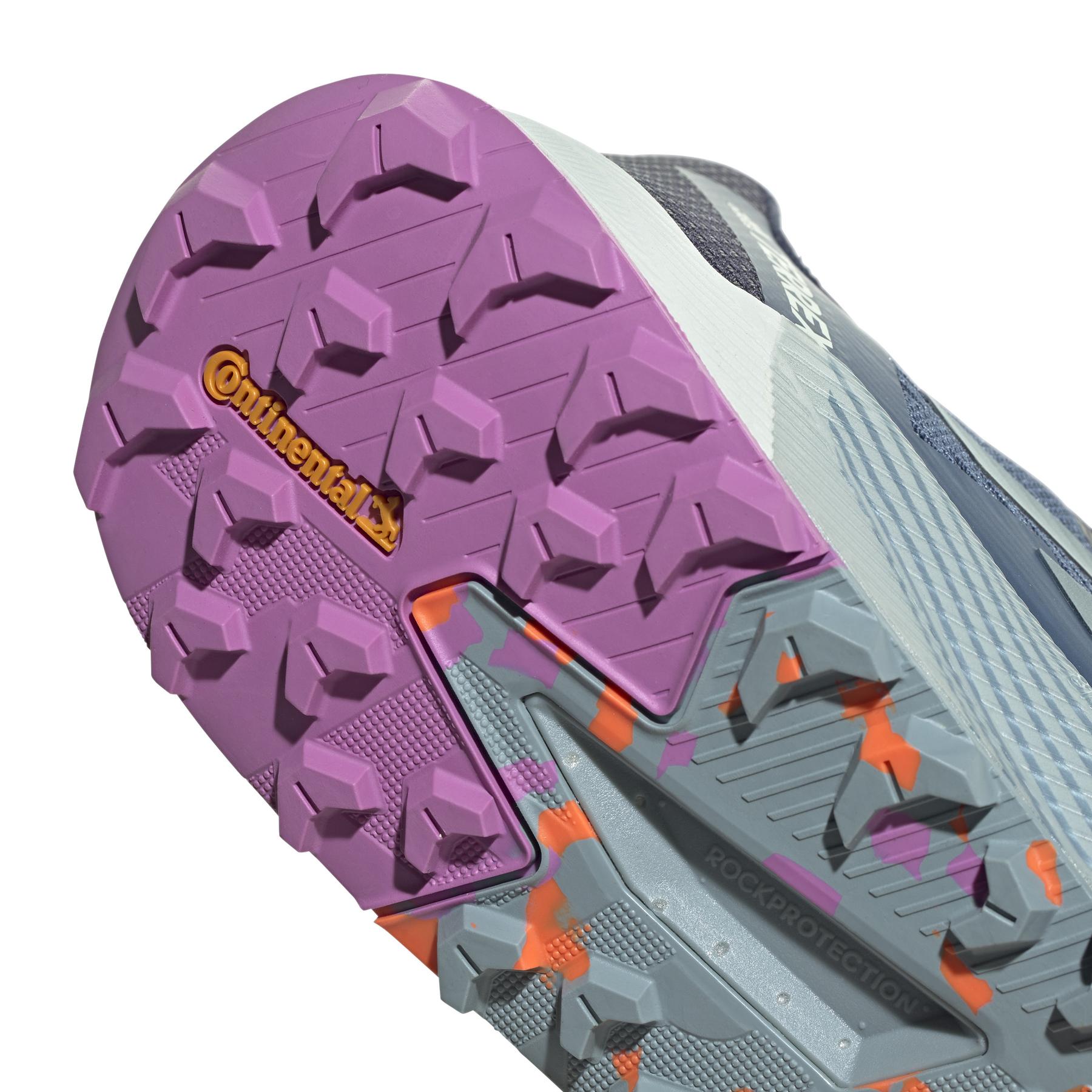 product/a/d/adidas_gx8679_10_footwear_photography_detail_view_3_white_000.jpg