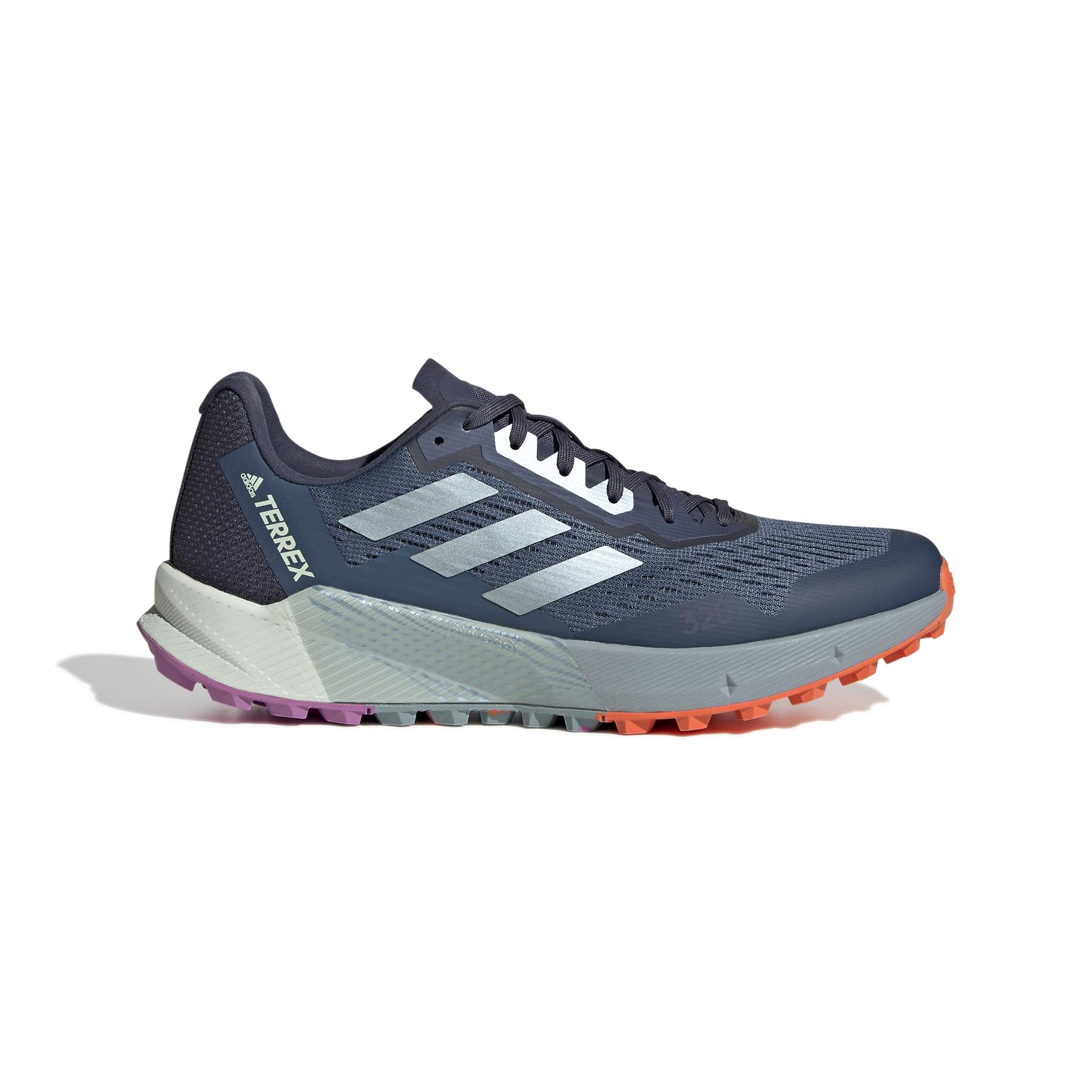 product/a/d/adidas_gx8679_1_footwear_photography_side_lateral_center_view_white_000.jpg