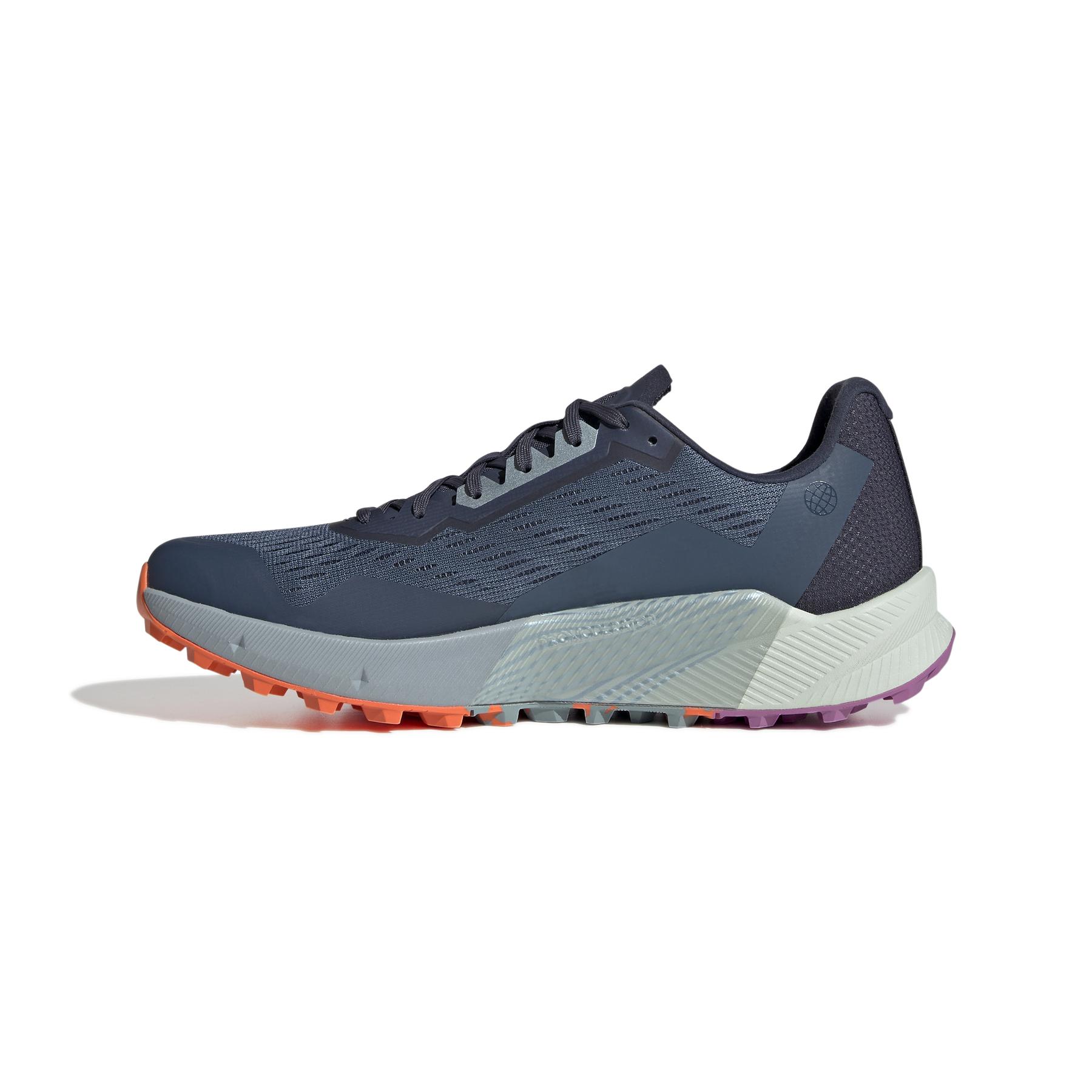 product/a/d/adidas_gx8679_5_footwear_photography_side_medial_center_view_white_000.jpg