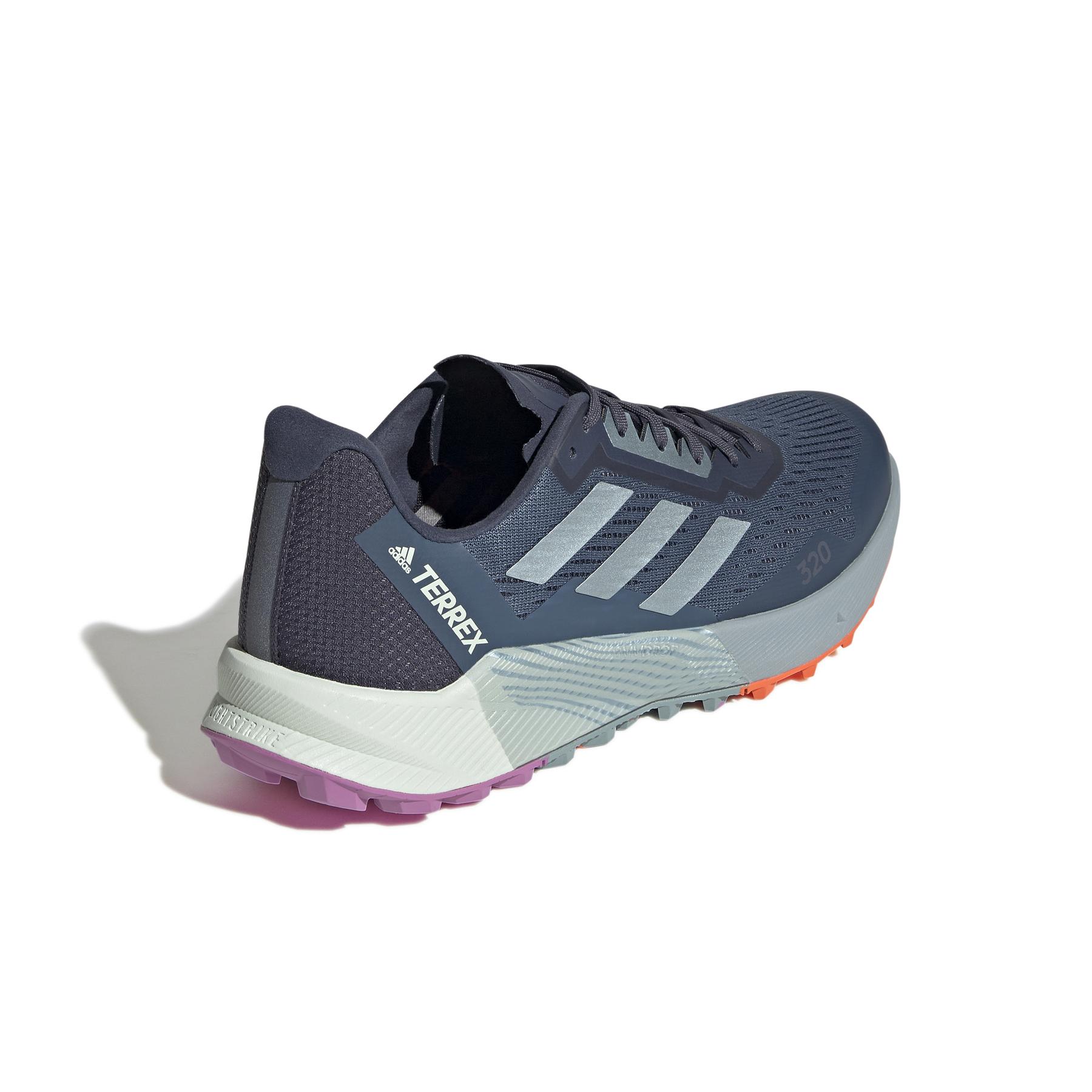 product/a/d/adidas_gx8679_7_footwear_photography_back_lateral_top_view_white_000.jpg