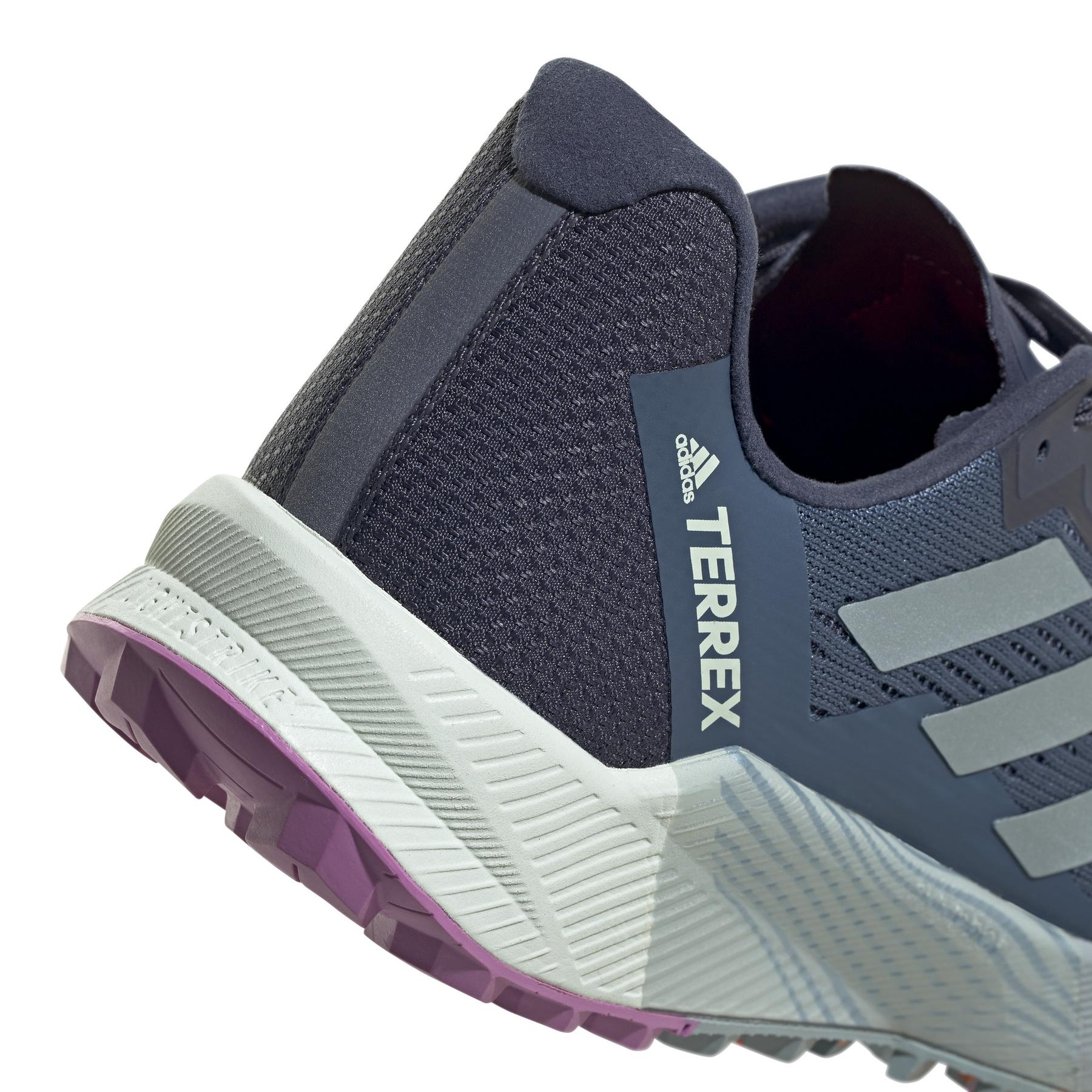 product/a/d/adidas_gx8679_8_footwear_photography_detail_view_1_white_000.jpg