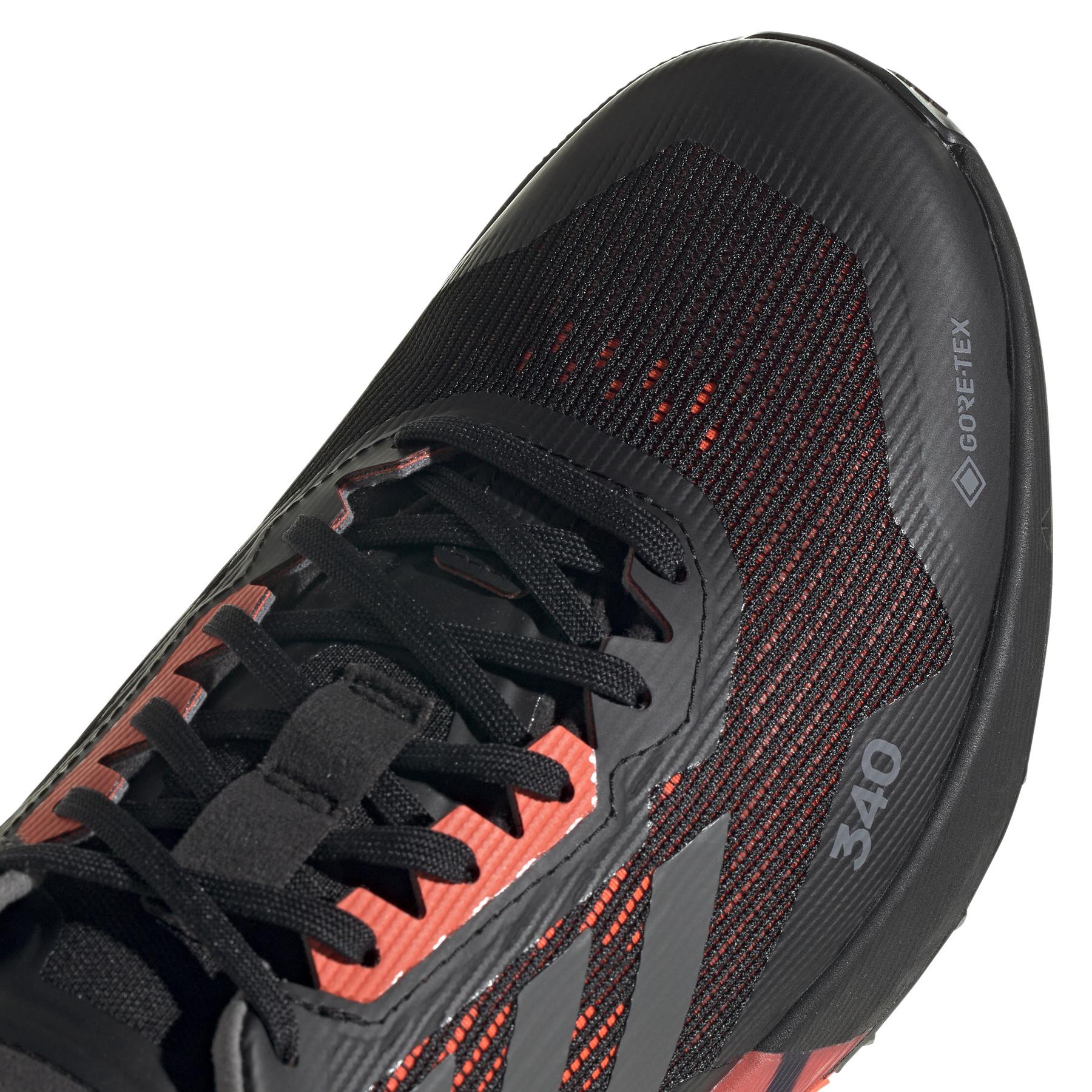 product/a/d/adidas_h03183_9_footwear_photography_detail_view_2_white_000.jpg
