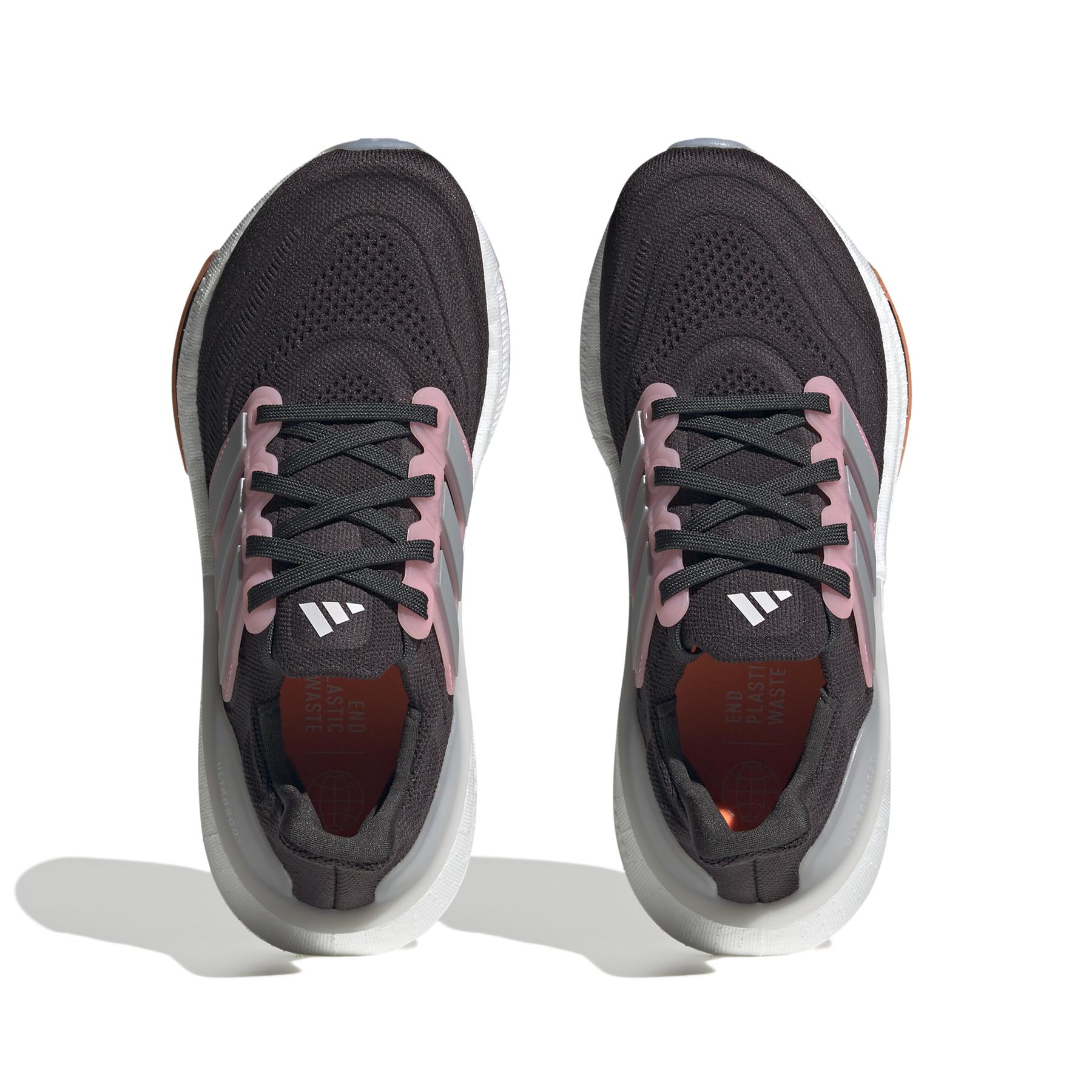 product/a/d/adidas_h06371_3_footwear_photography_top_portrait_view_white_xo.jpg