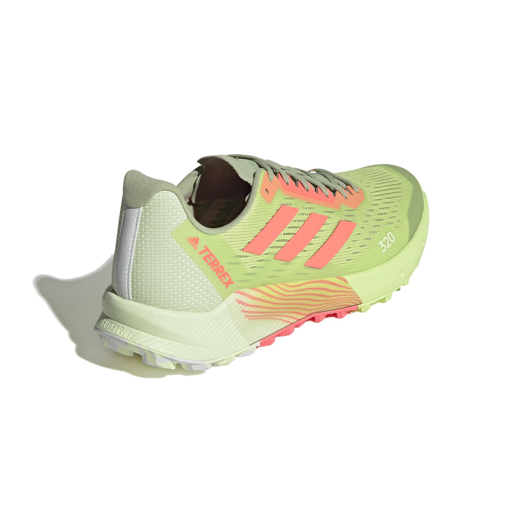 product/a/d/adidas_h06575_7_footwear_photography_back_lateral_top_view_white_000.jpg