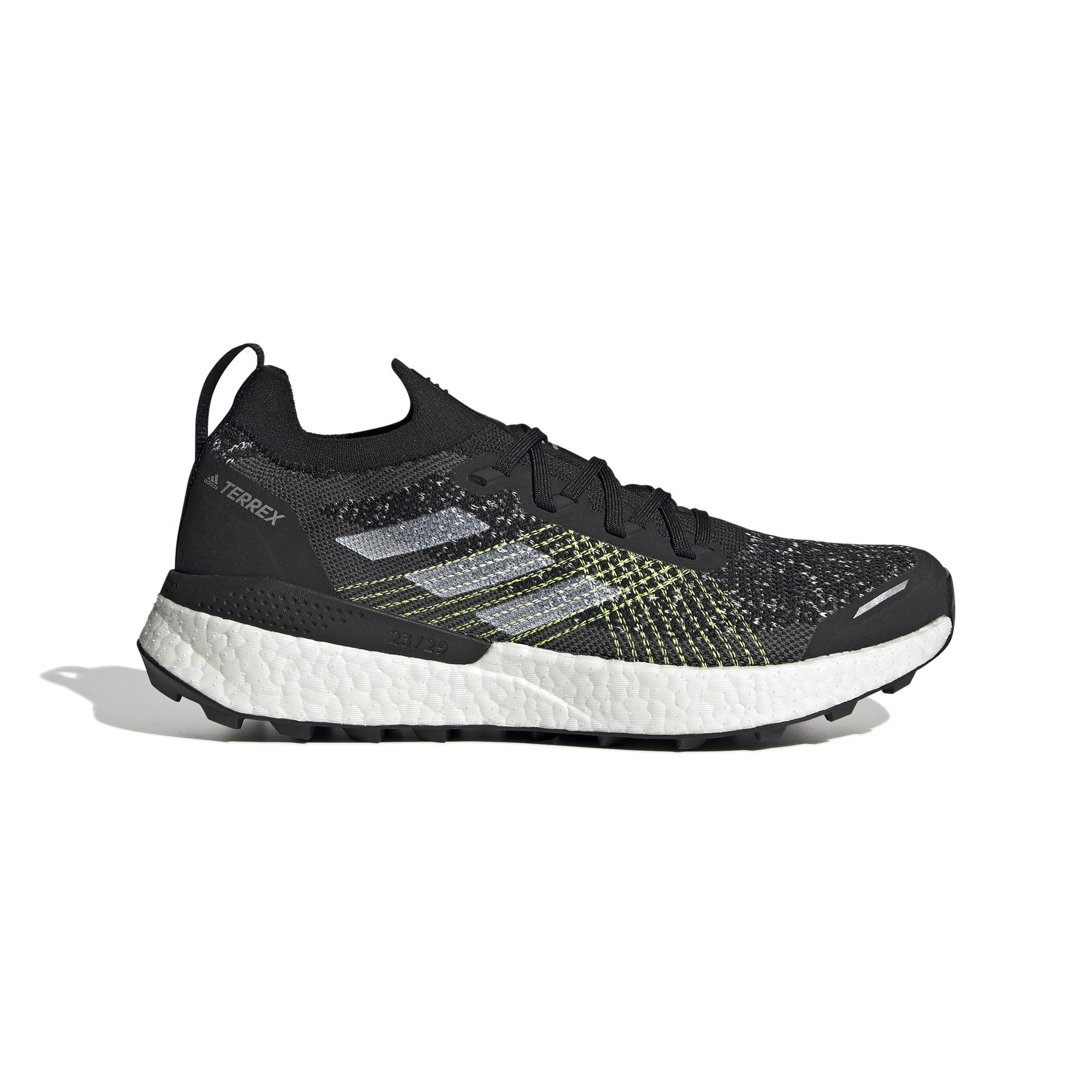 product/a/d/adidas_h69066_1_footwear_photography_side_lateral_center_view_white_000.jpg