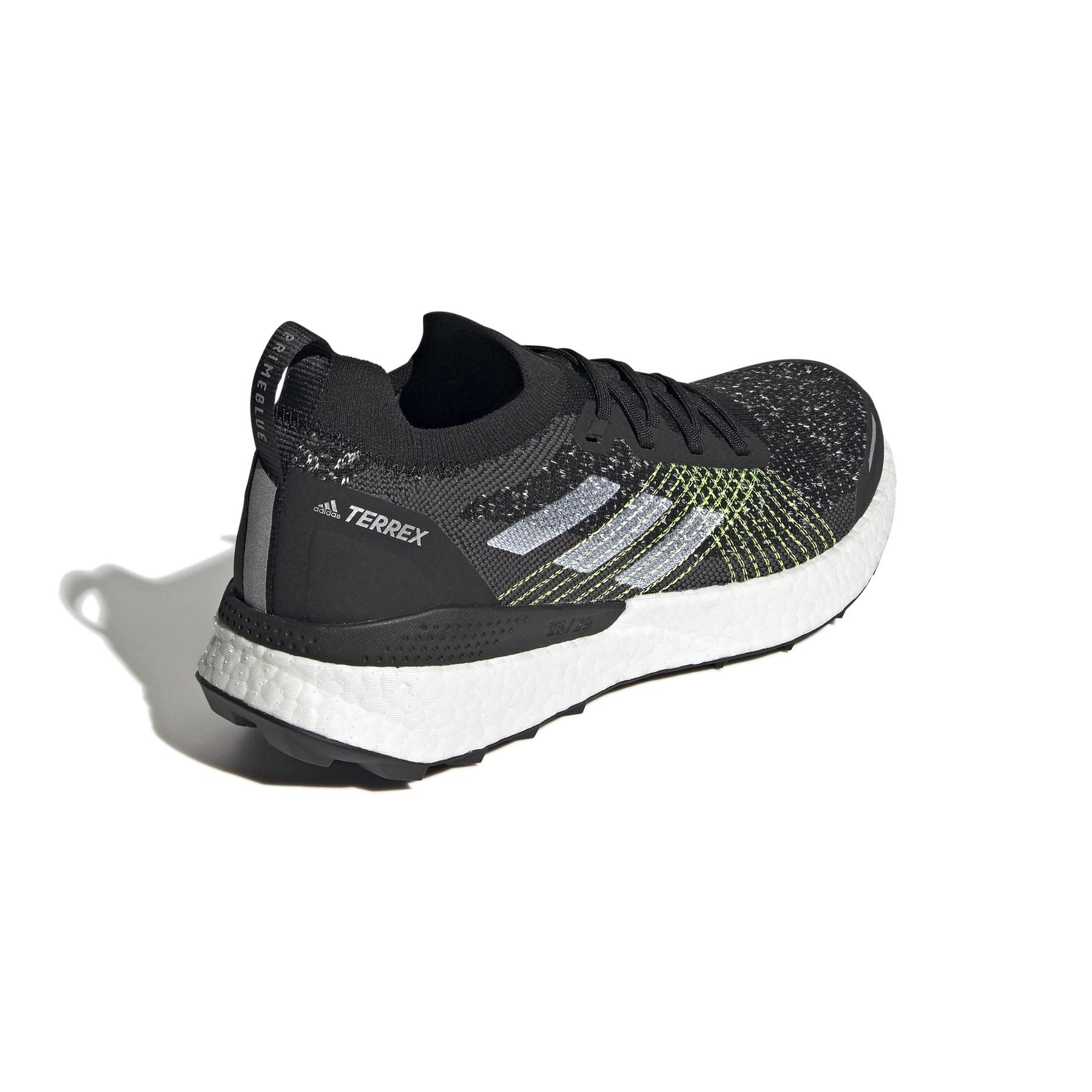 product/a/d/adidas_h69066_7_footwear_photography_back_lateral_top_view_white_000.jpg