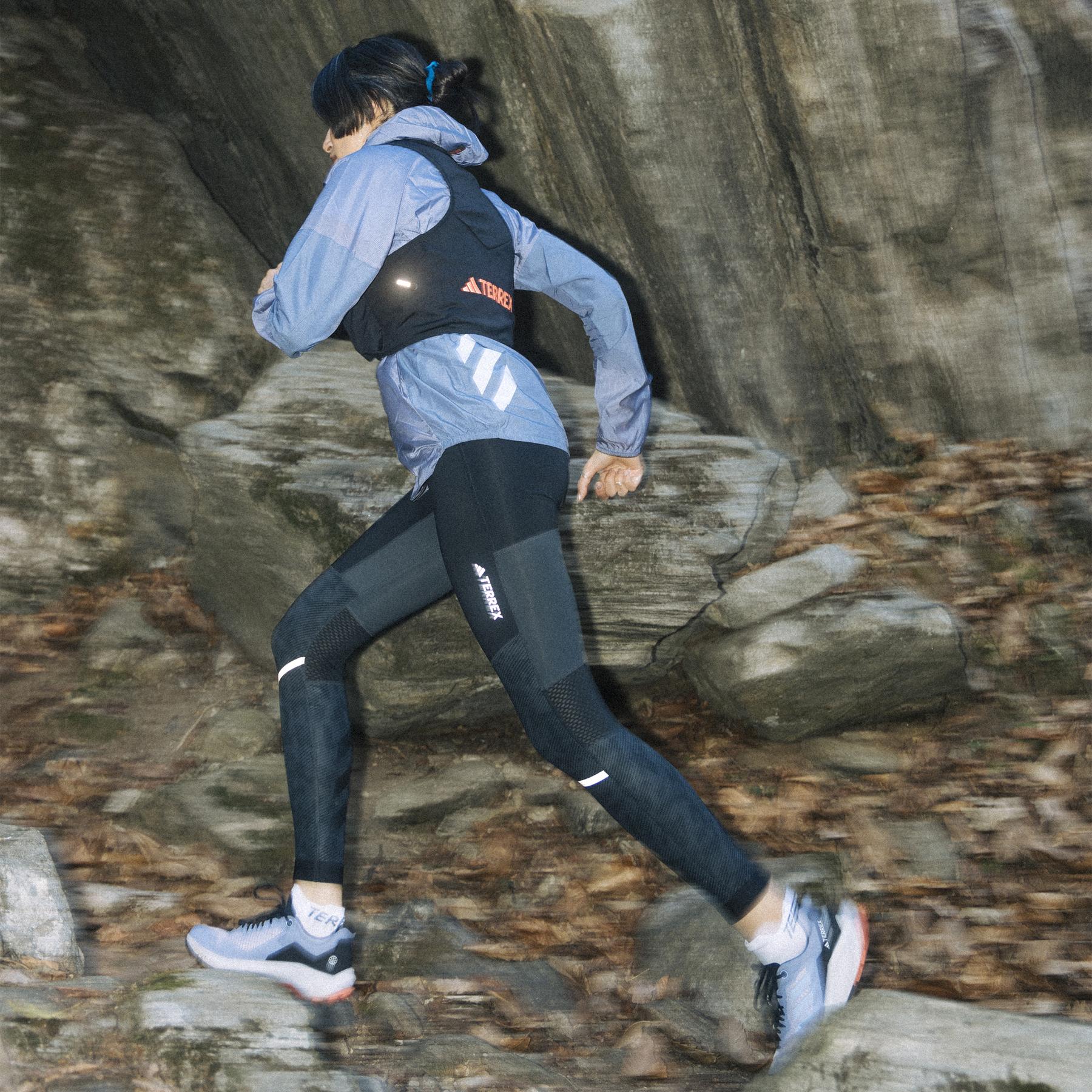 product/a/d/adidas_hl1727_13_apparel_photography_heromrktng_view_4.jpg
