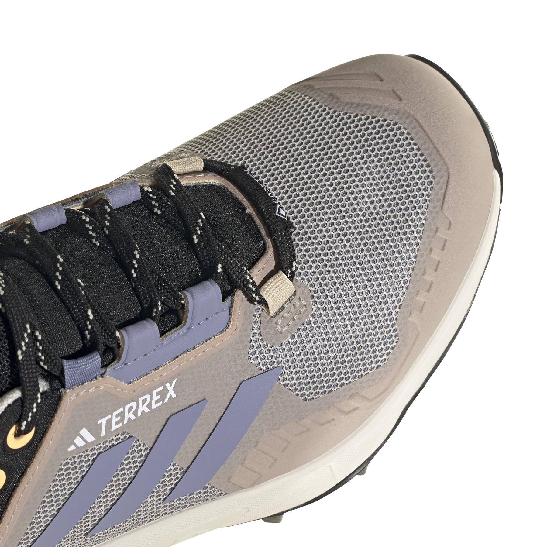 product/a/d/adidas_hp8714_8_footwear_photography_detail_view_1_white_000.jpg
