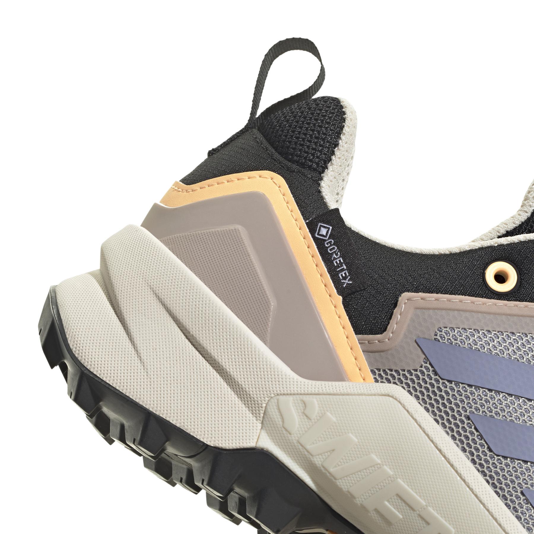 product/a/d/adidas_hp8714_9_footwear_photography_detail_view_2_white_000.jpg