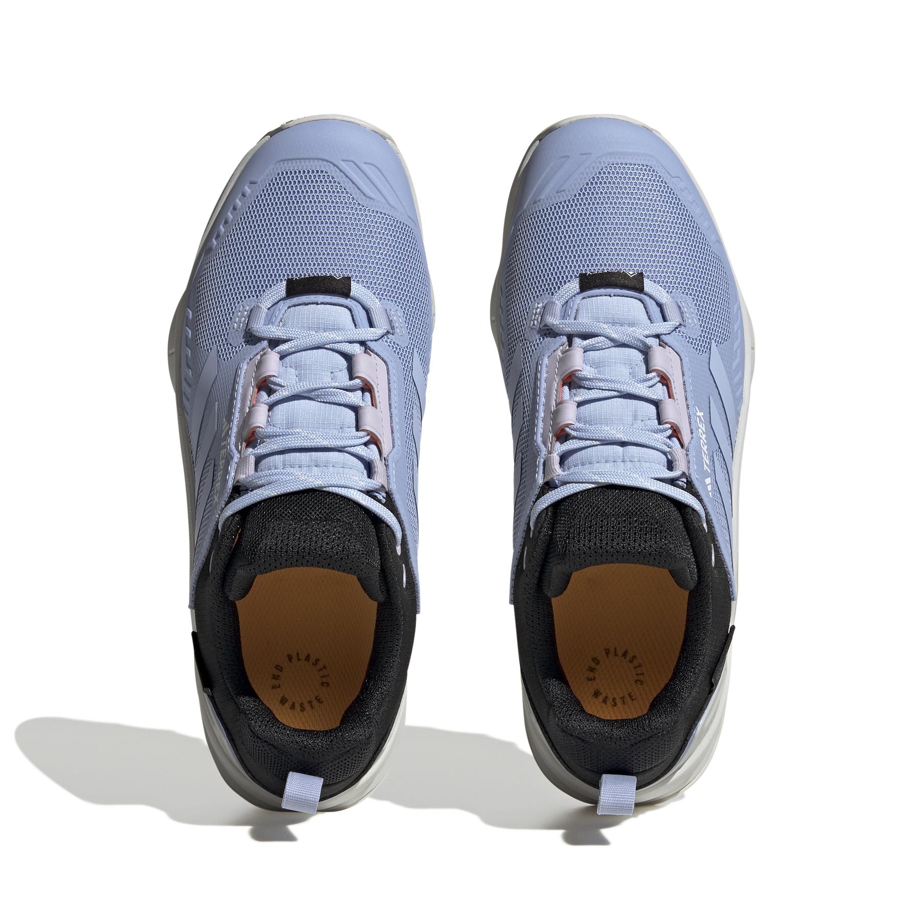 product/a/d/adidas_hp8715_3_footwear_photography_top_portrait_view_white_000.jpg
