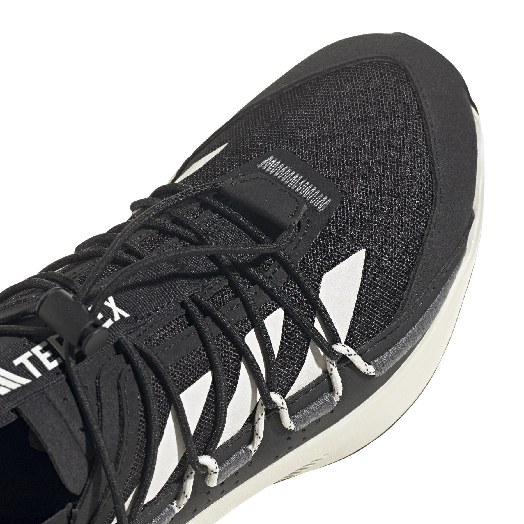 product/a/d/adidas_hq0941_9_footwear_photography_detail_view_2_white_000.jpg