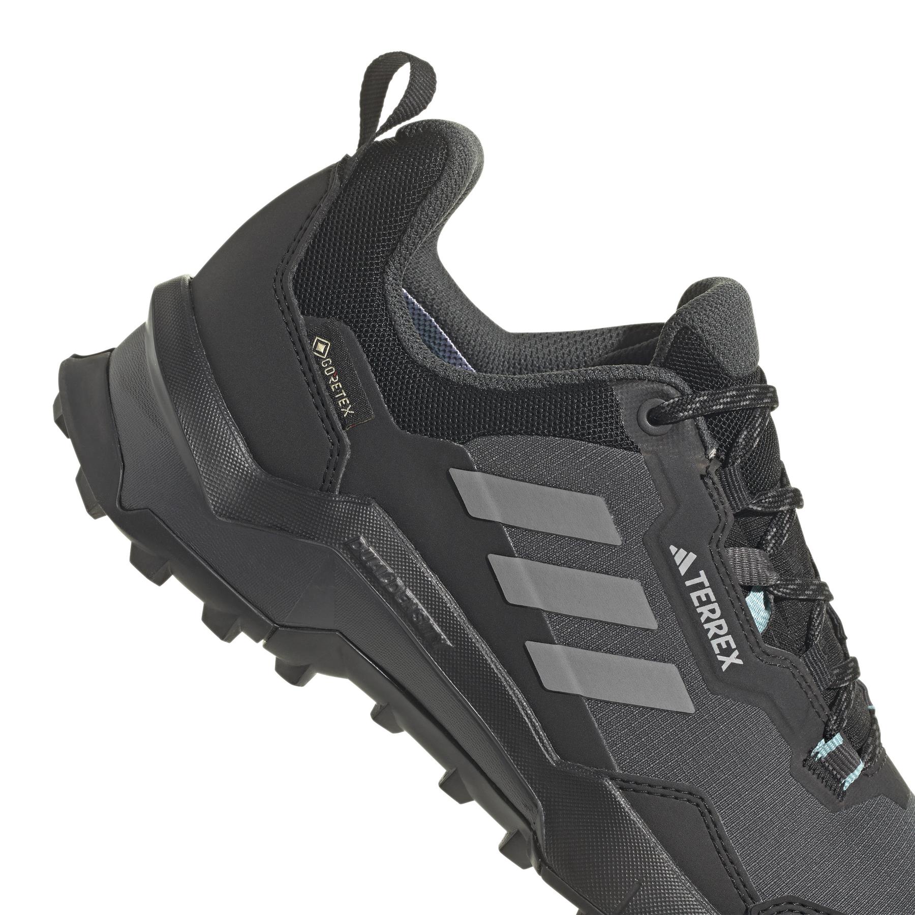 product/a/d/adidas_hq1051_8_footwear_photography_detail_view_1_white.jpg