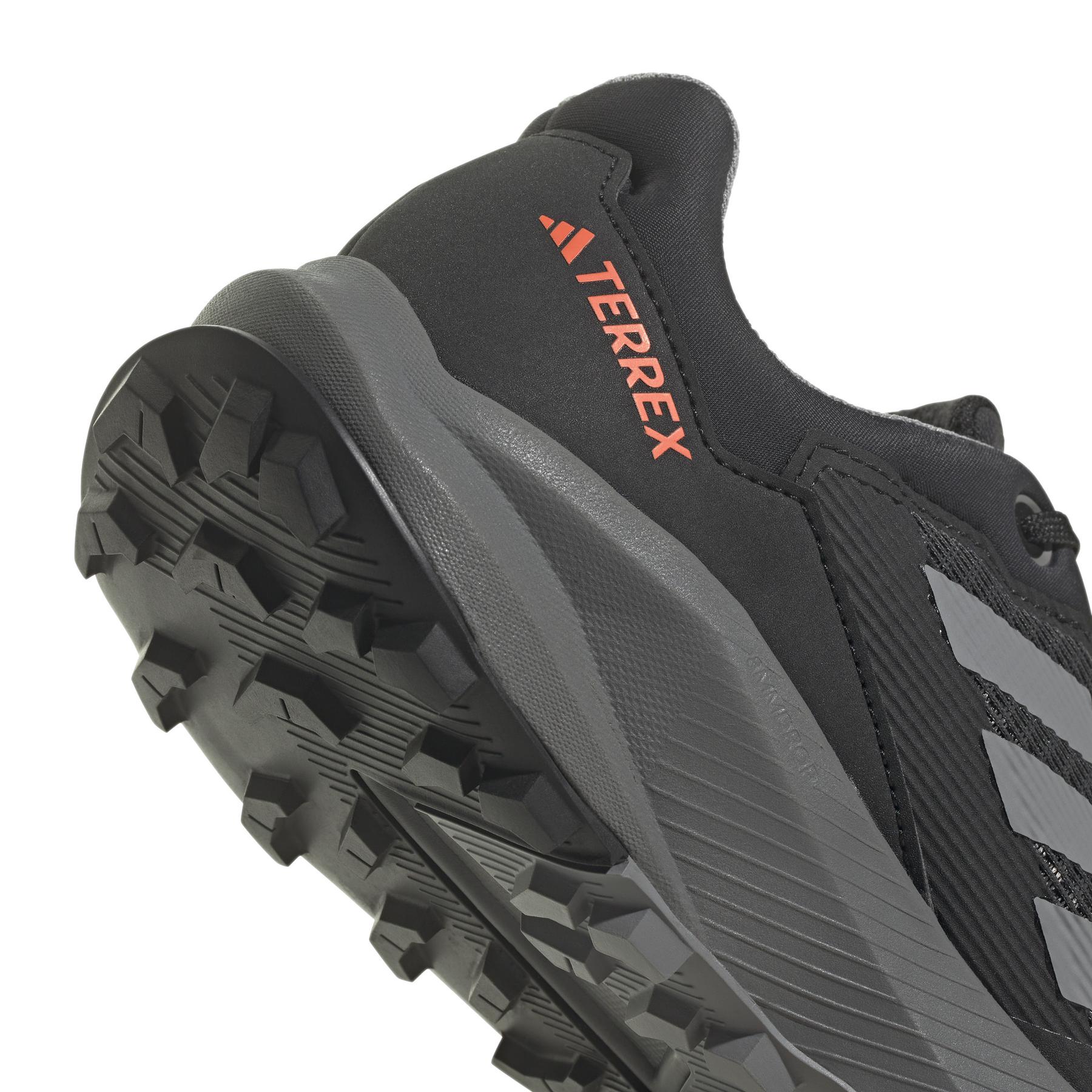 product/a/d/adidas_hq1238_9_footwear_photography_detail_view_2_white_000.jpg