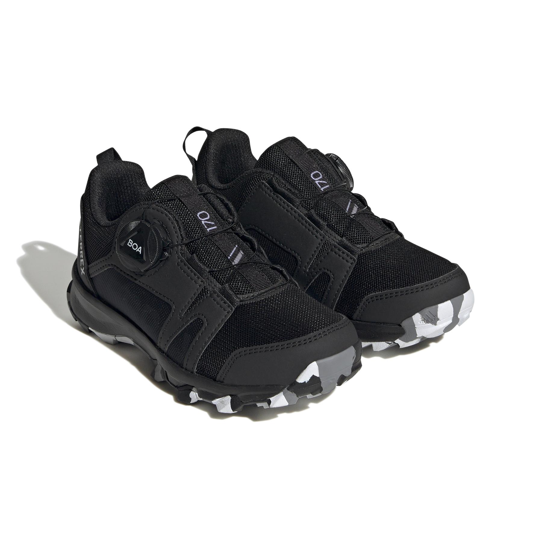 product/a/d/adidas_hq3499_6_footwear_photography_front_lateral_top_view_white.jpg