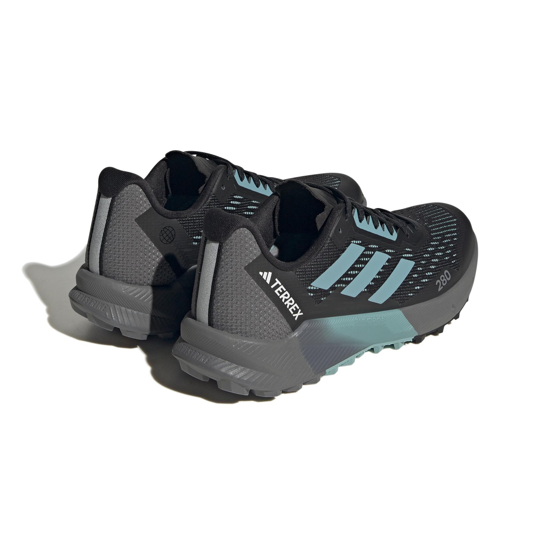 product/a/d/adidas_hr1140_7_footwear_photography_back_lateral_top_view_white_000.jpg