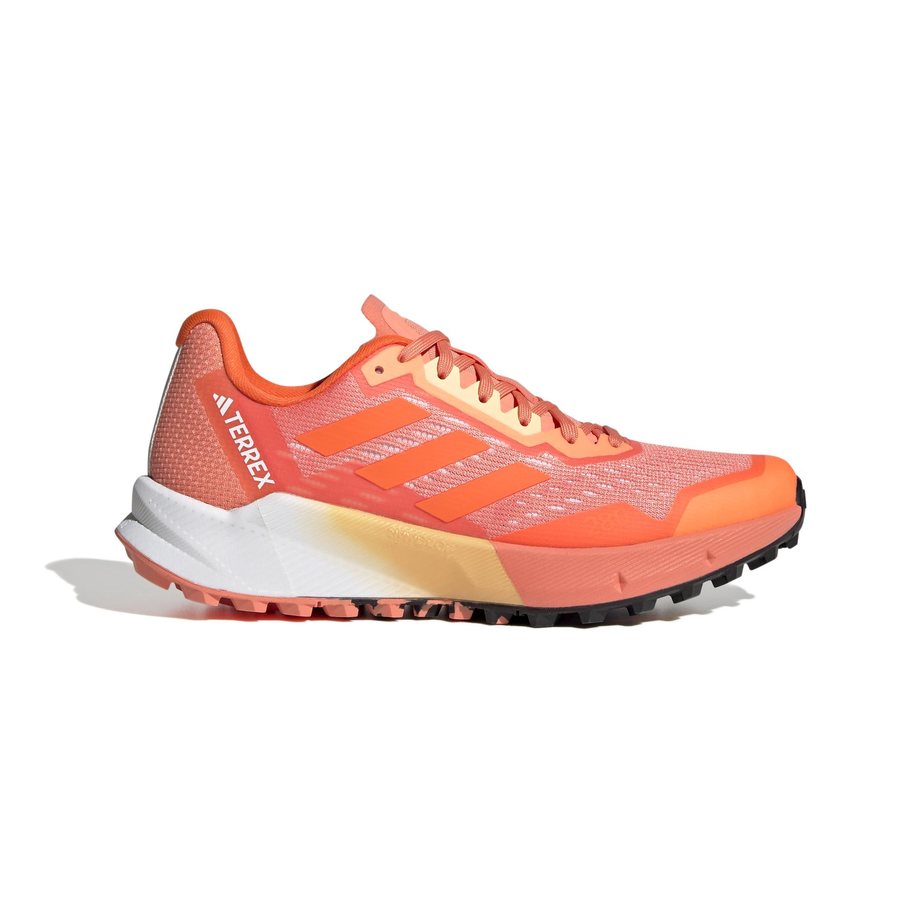 product/a/d/adidas_hr1141_1_footwear_photography_side_lateral_center_view_white_000.jpg