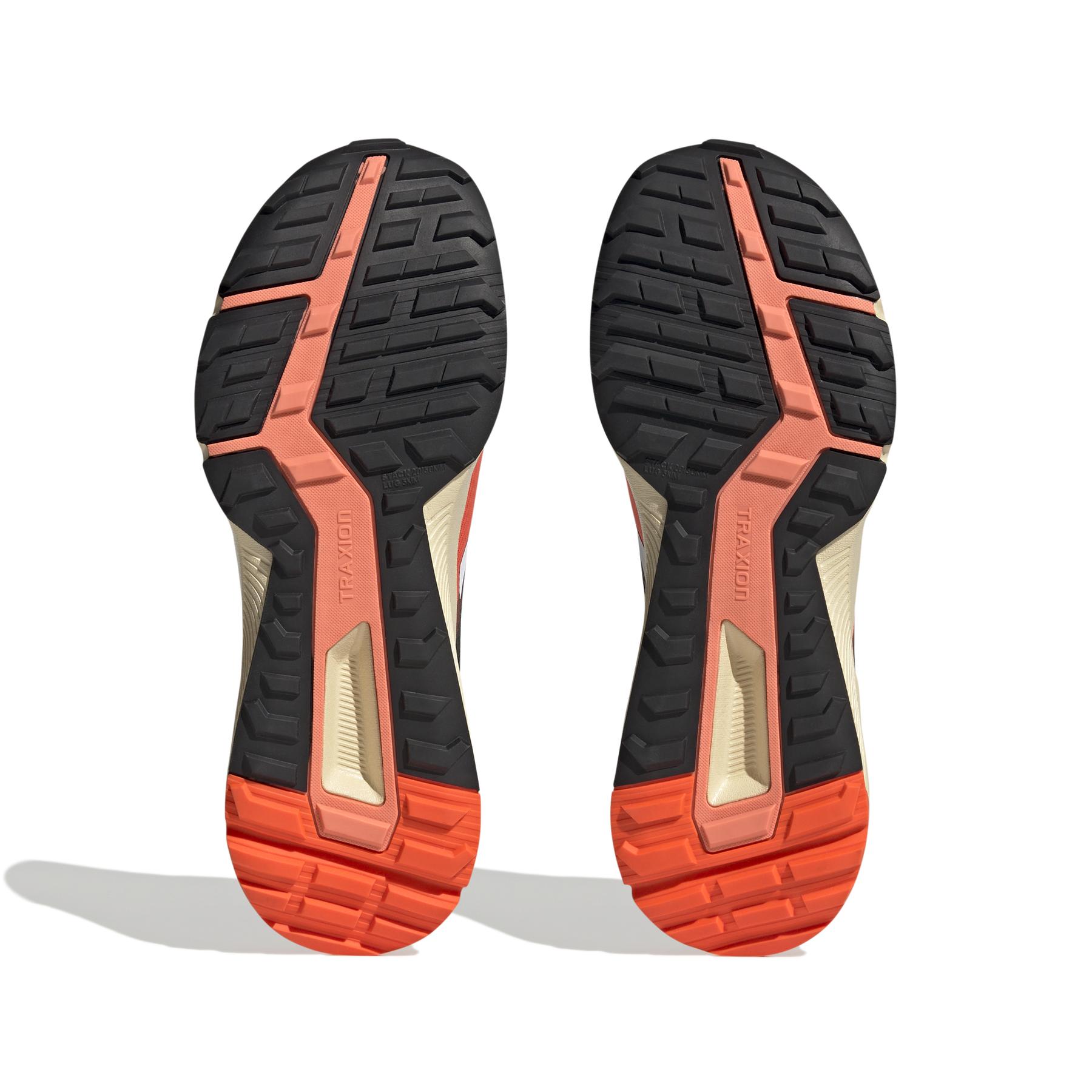 product/a/d/adidas_hr1179_4_footwear_photography_bottom_view_white_000.jpg