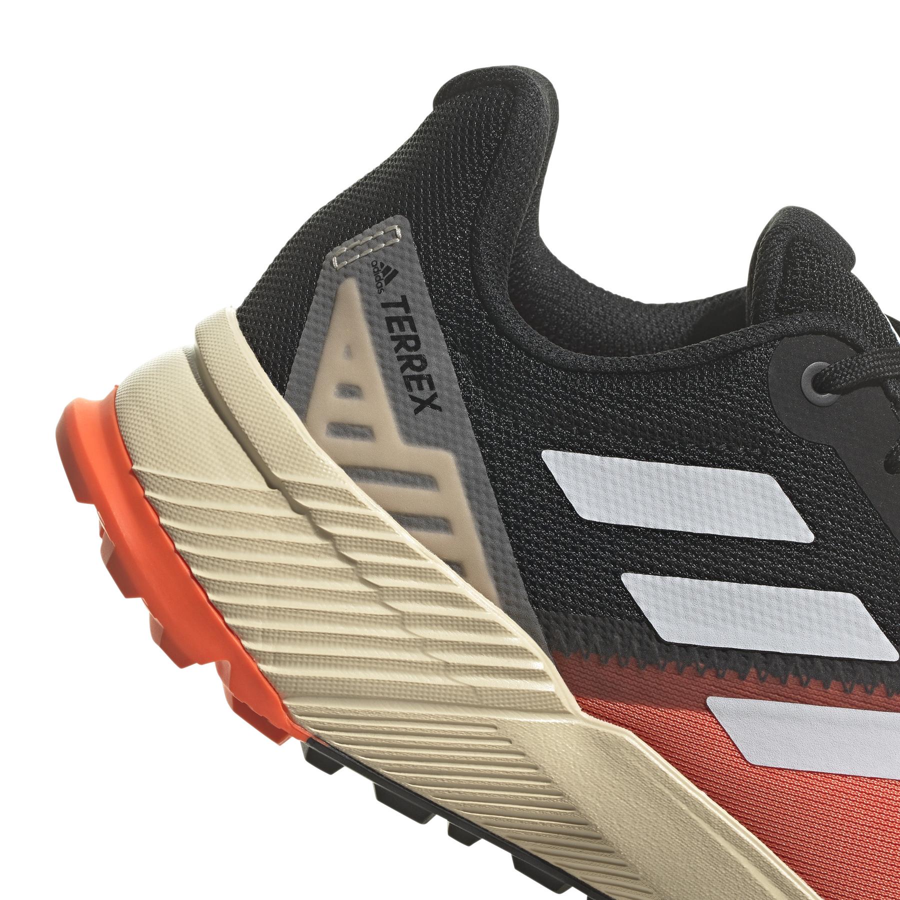 product/a/d/adidas_hr1179_9_footwear_photography_detail_view_2_white_000.jpg