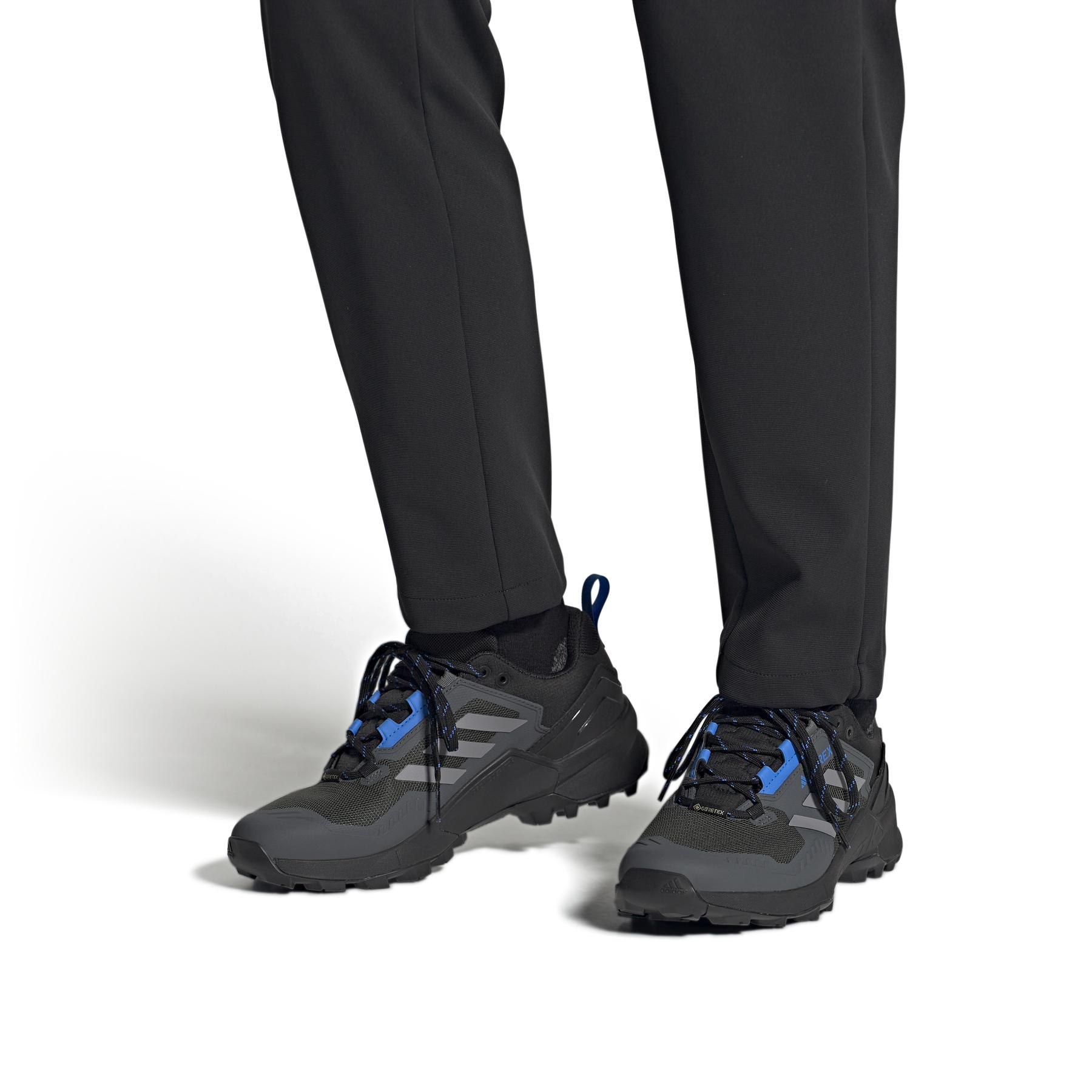 product/a/d/adidas_hr1311_11_footwear_on_model_front_view_white.jpg