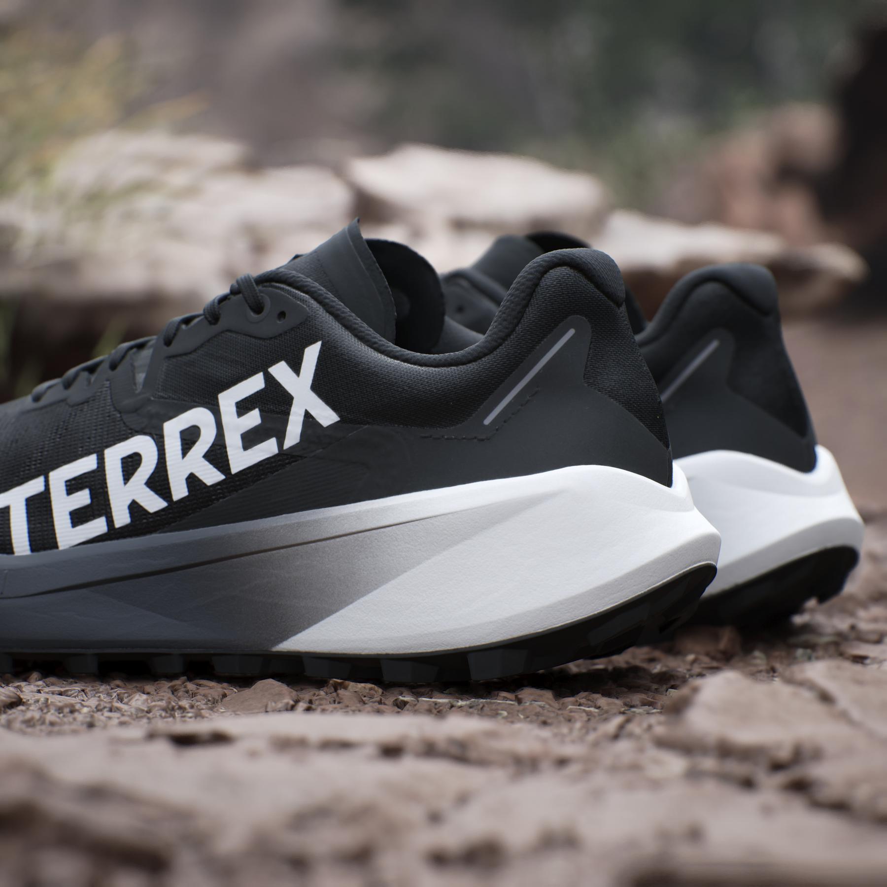 product/a/d/adidas_id0343_23_footwear_photography_heromrktng_view_10.jpg