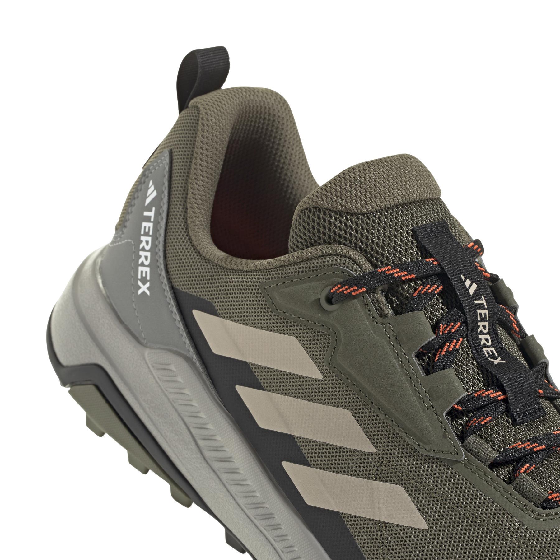 product/a/d/adidas_id0894_9_footwear_photography_detail_view_2_white.jpg