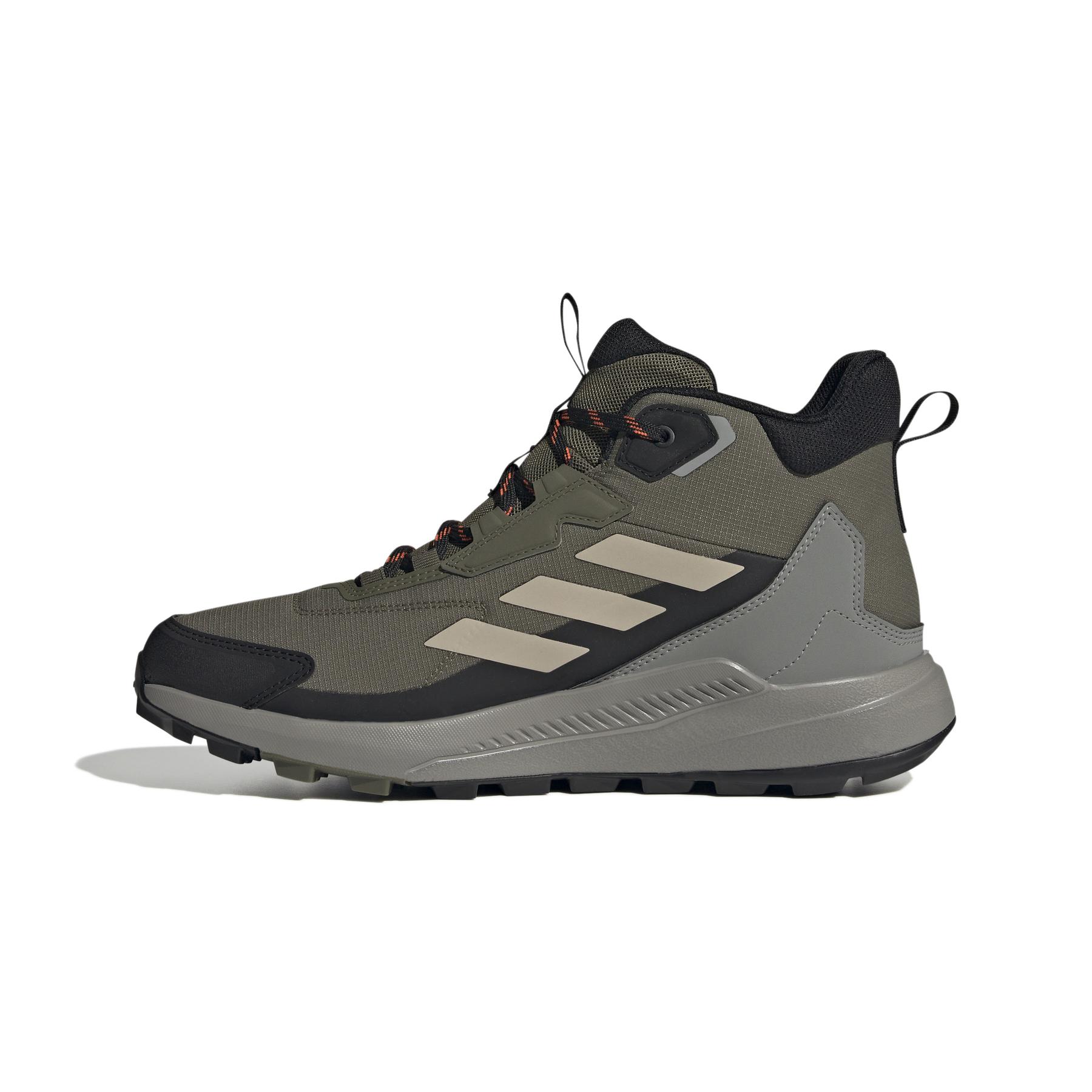product/a/d/adidas_id0897_5_footwear_photography_side_medial_center_view_white.jpg