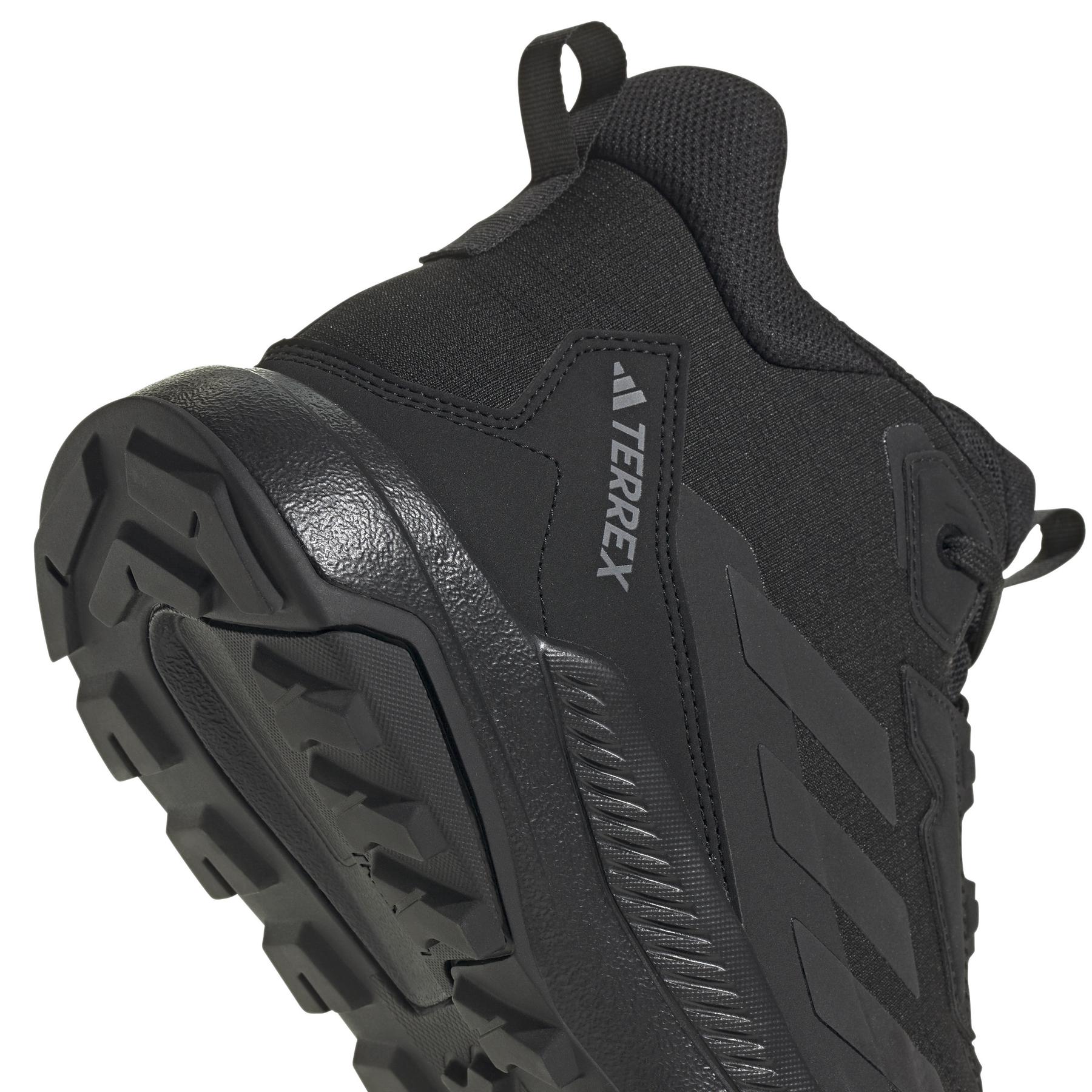 product/a/d/adidas_id0898_8_footwear_photography_detail_view_1_white.jpg