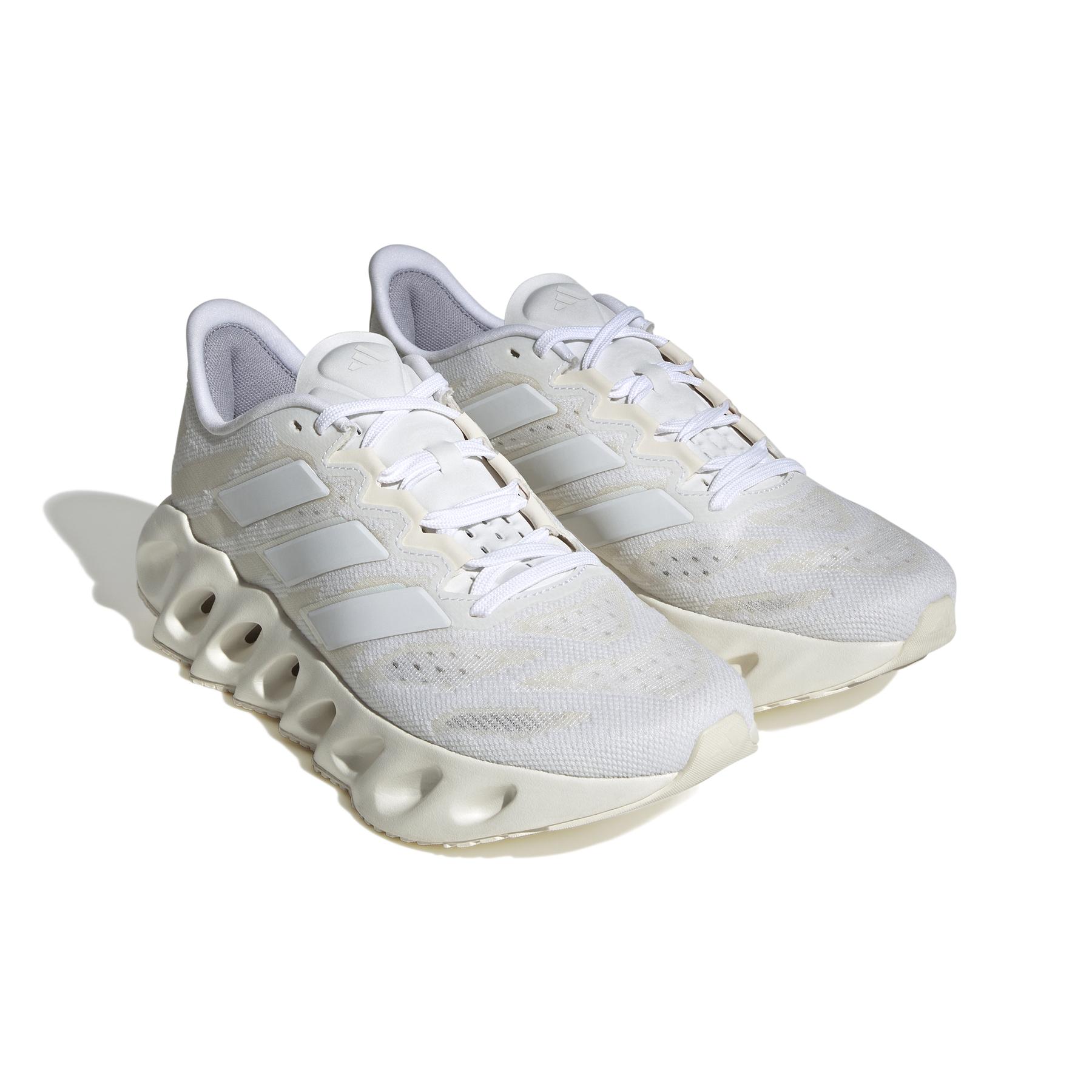product/a/d/adidas_id1789_6_footwear_photography_front_lateral_top_view_white_bv.jpg