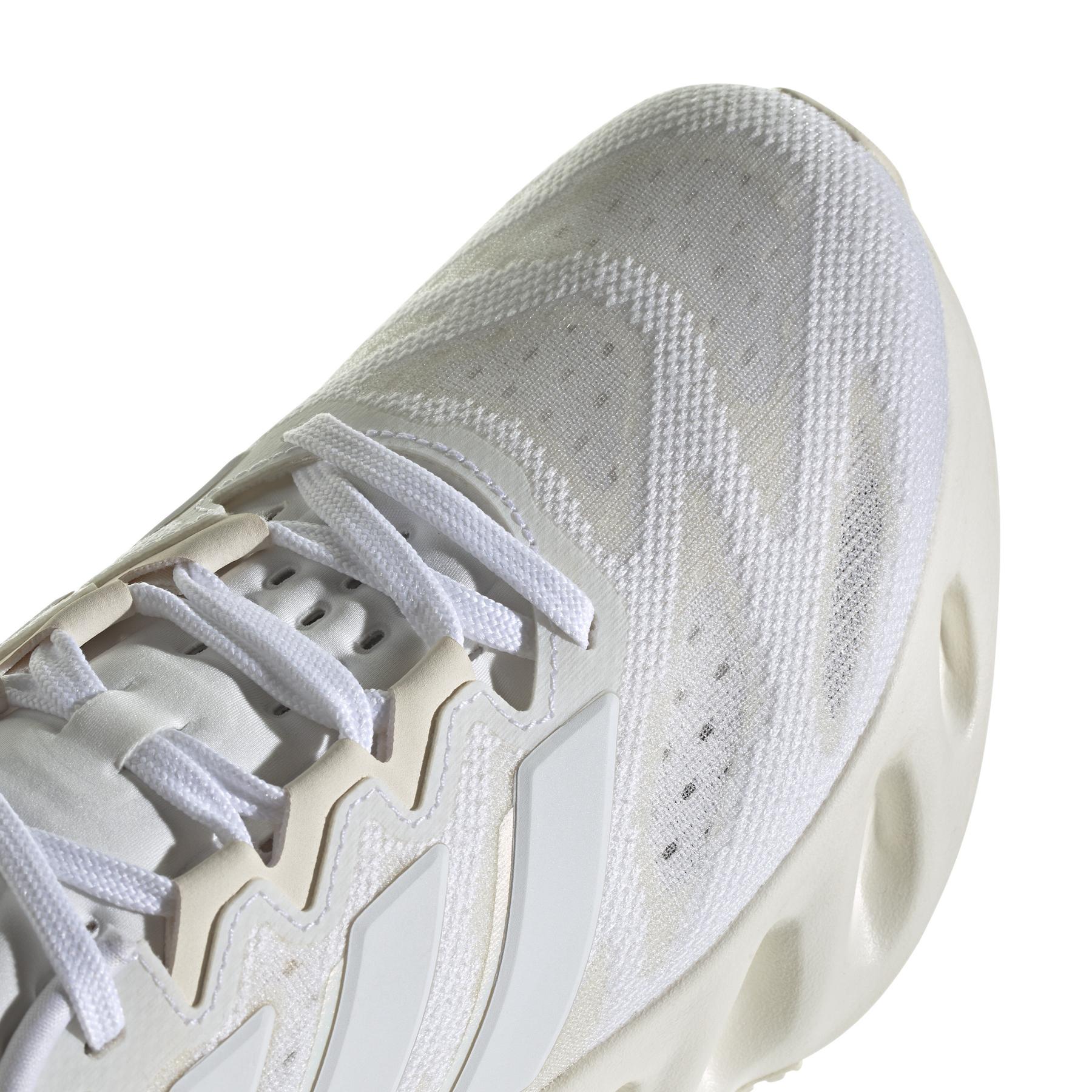 product/a/d/adidas_id1789_9_footwear_photography_detail_view_2_white_bv.jpg