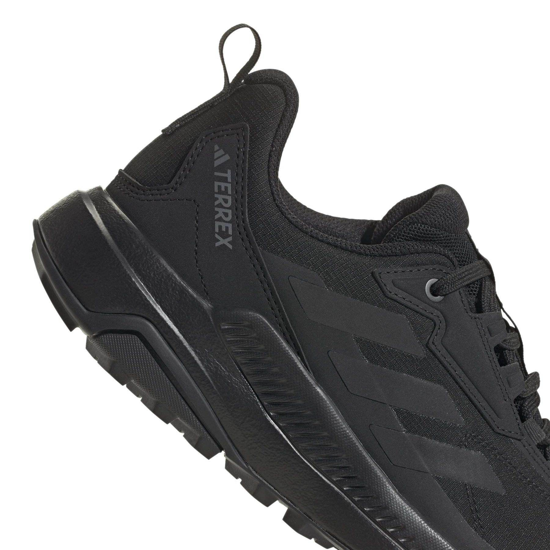 product/a/d/adidas_id3469_9_footwear_photography_detail_view_2_white-nw091625.jpg