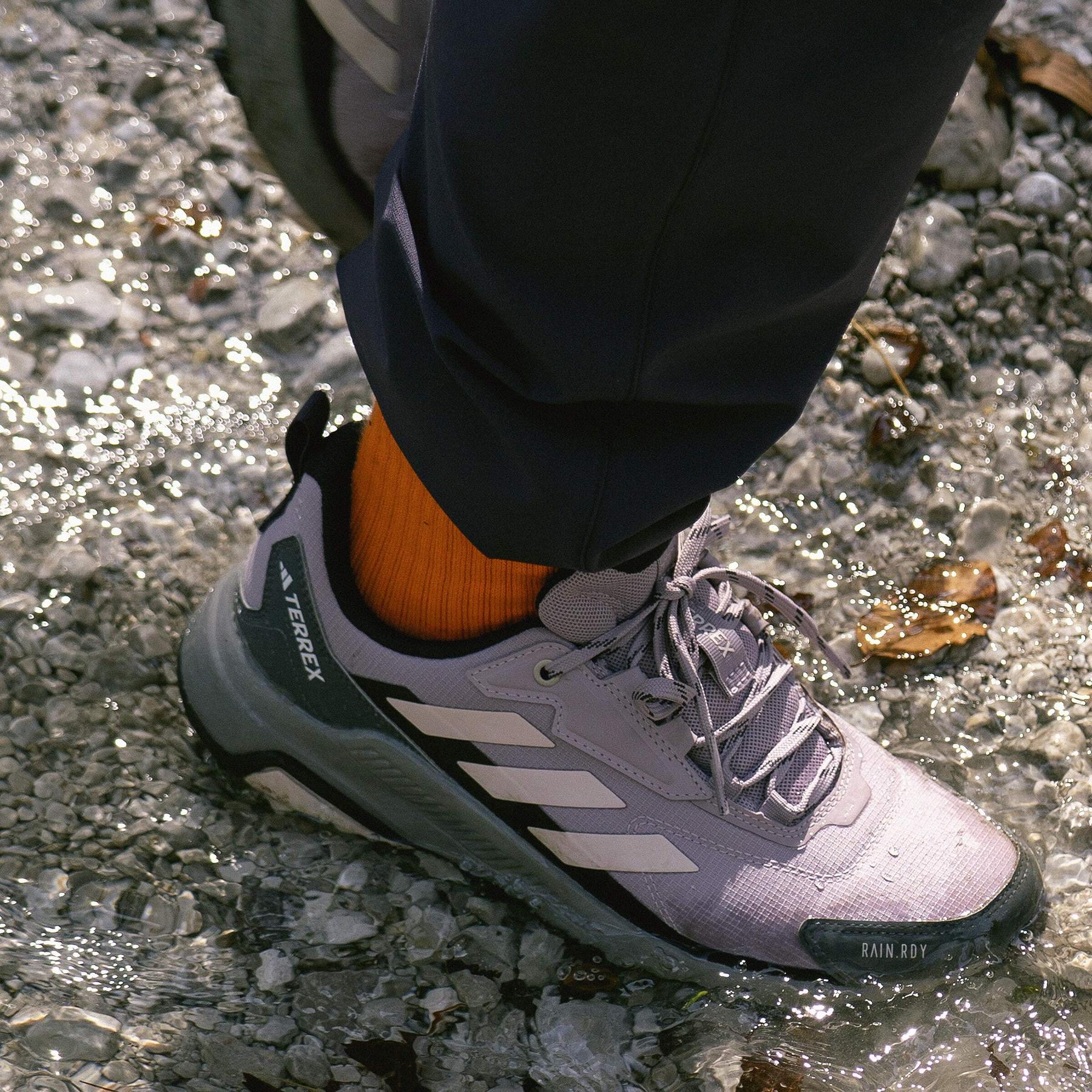 product/a/d/adidas_id3471_16_footwear_photography_heromrktng_view_3-nw091625.jpg