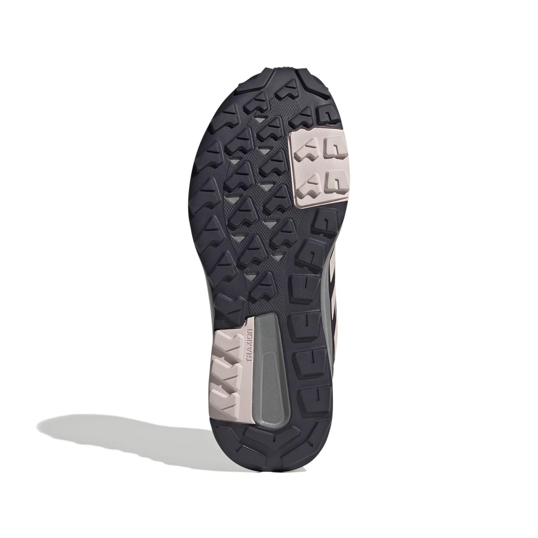 product/a/d/adidas_id3471_4_footwear_photography_bottom_view_white-nw091625.jpg