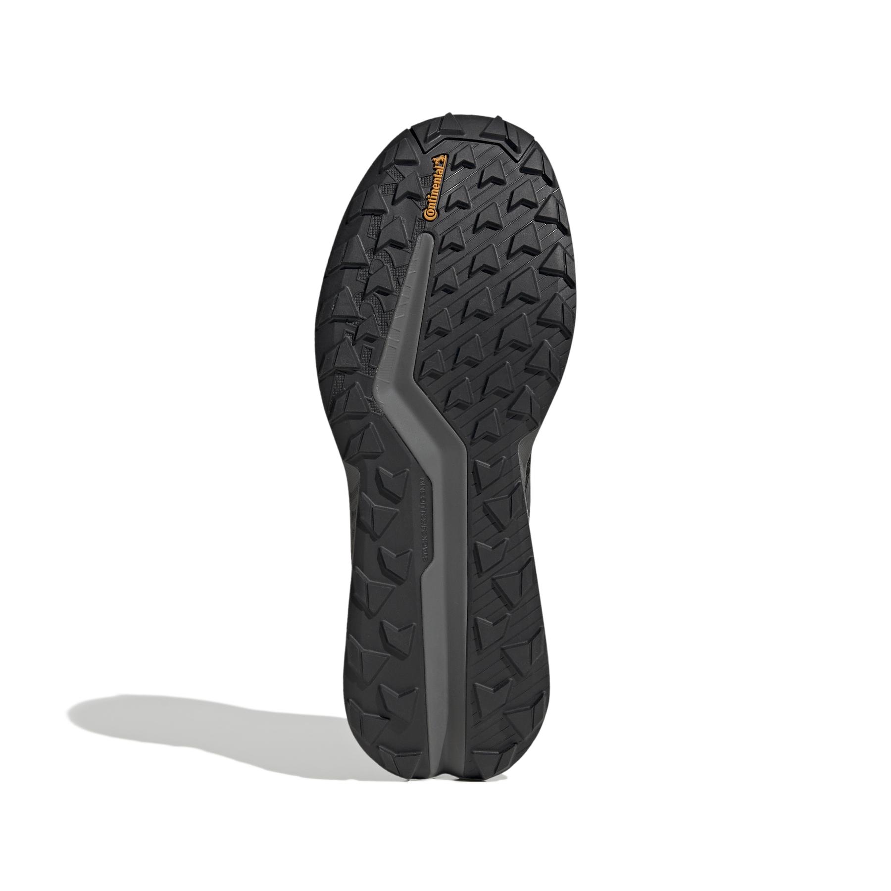 product/a/d/adidas_id6714_4_footwear_photography_bottom_view_white_bv.jpg