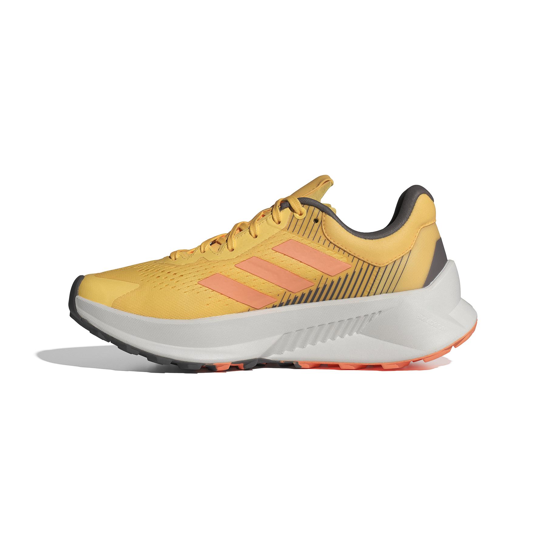 product/a/d/adidas_id7720_5_footwear_photography_side_medial_center_view_white-nw032224.jpg