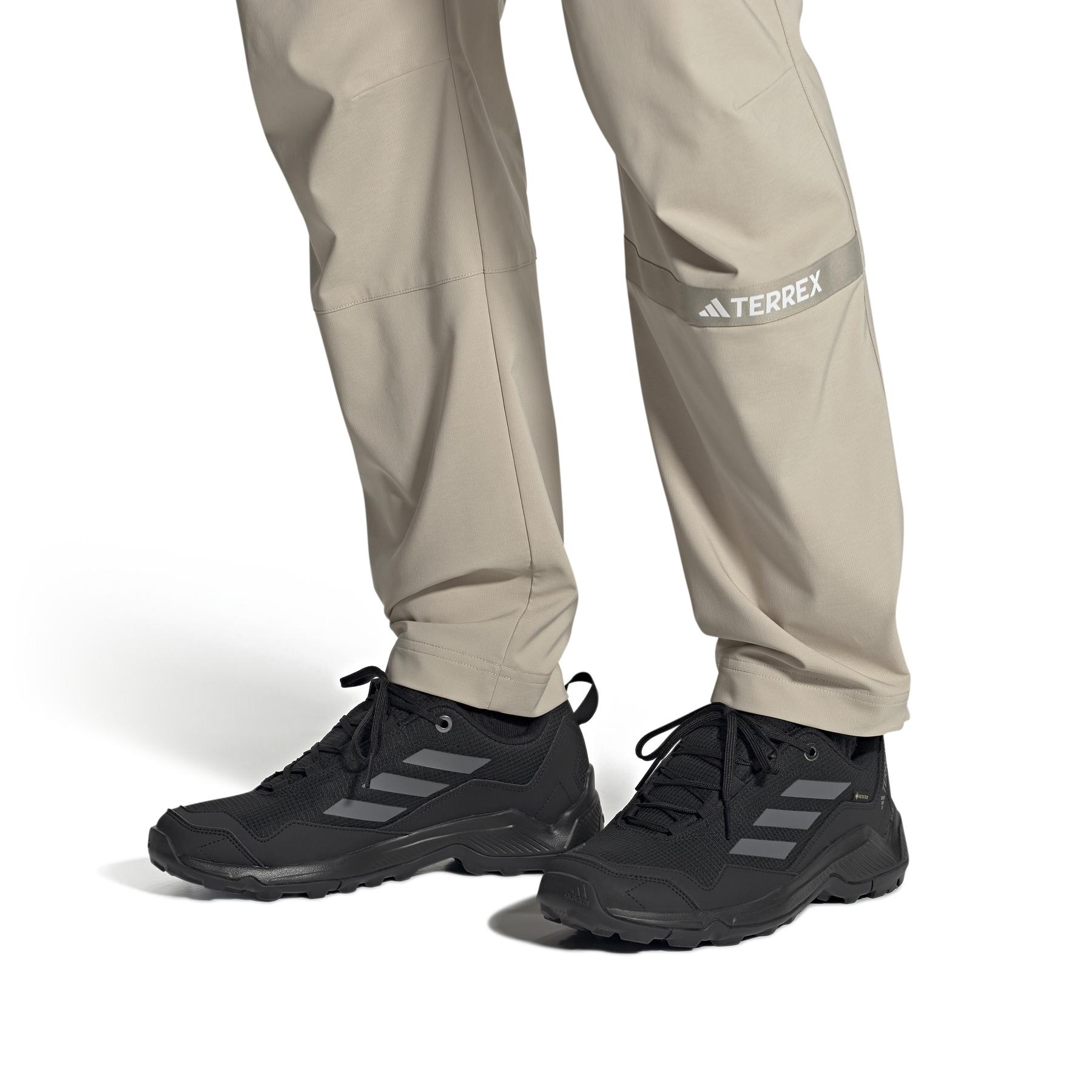 product/a/d/adidas_id7845_11_footwear_on_model_front_view_white.jpg
