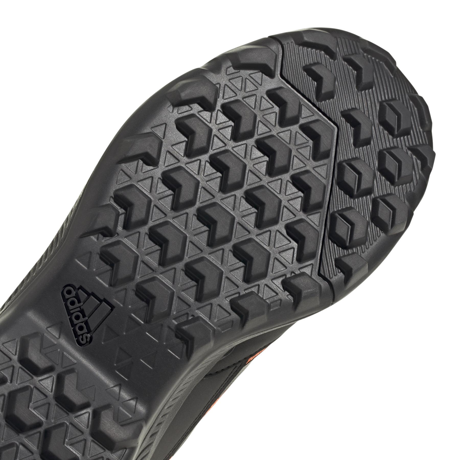 product/a/d/adidas_id7848_9_footwear_photography_detail_view_2_white.jpg