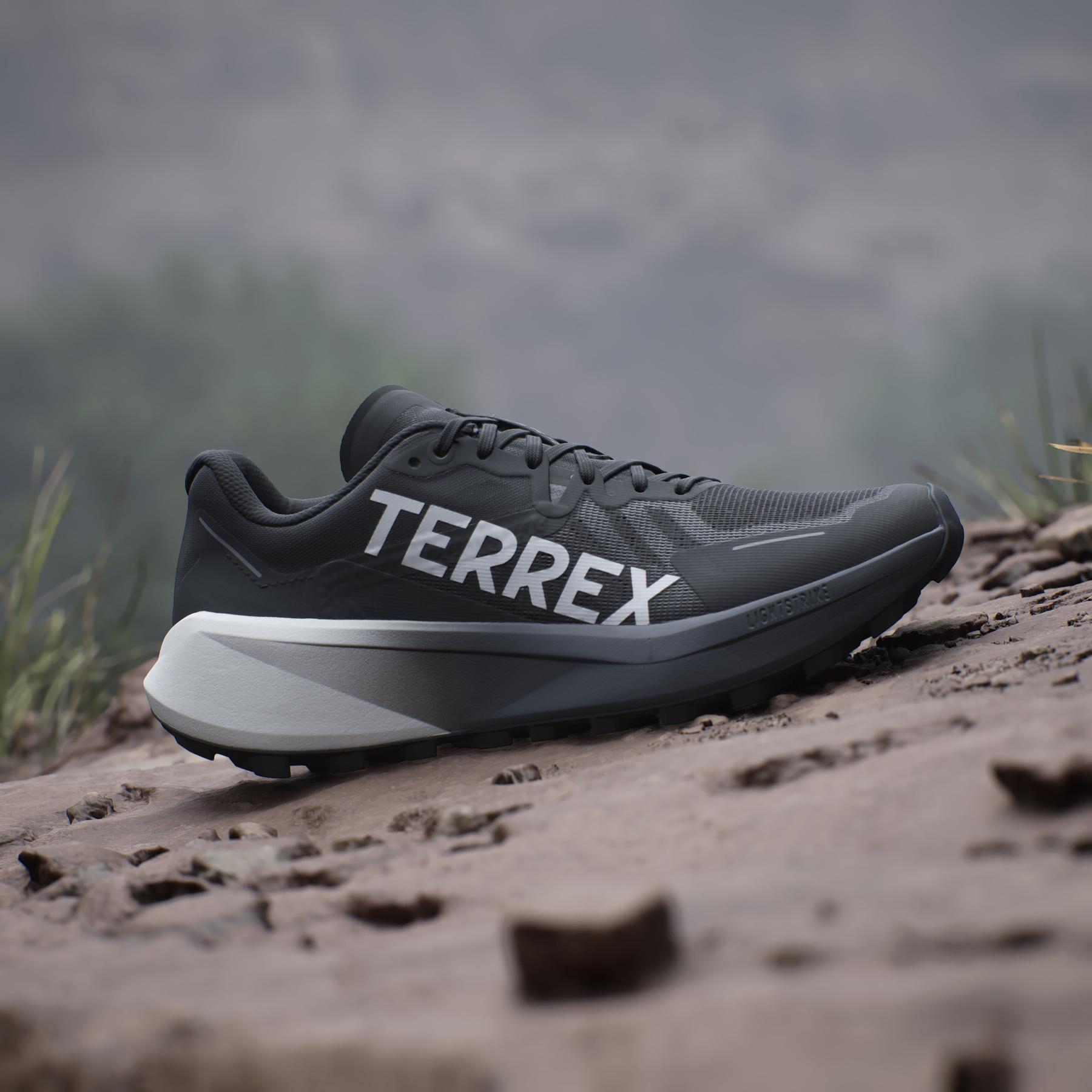 product/a/d/adidas_ie0813_16_footwear_photography_heromrktng_view_3.jpg