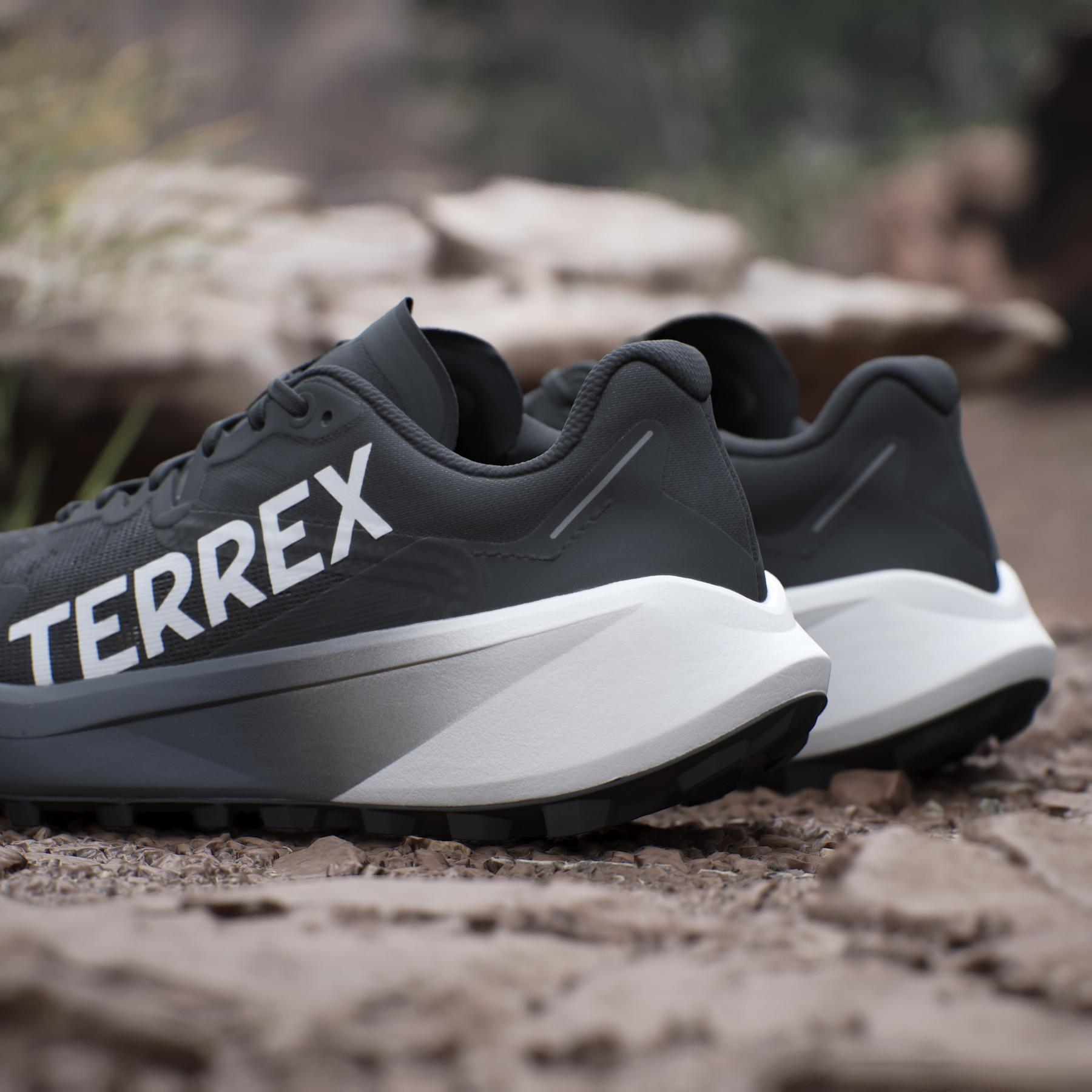 product/a/d/adidas_ie0813_23_footwear_photography_heromrktng_view_10.jpg