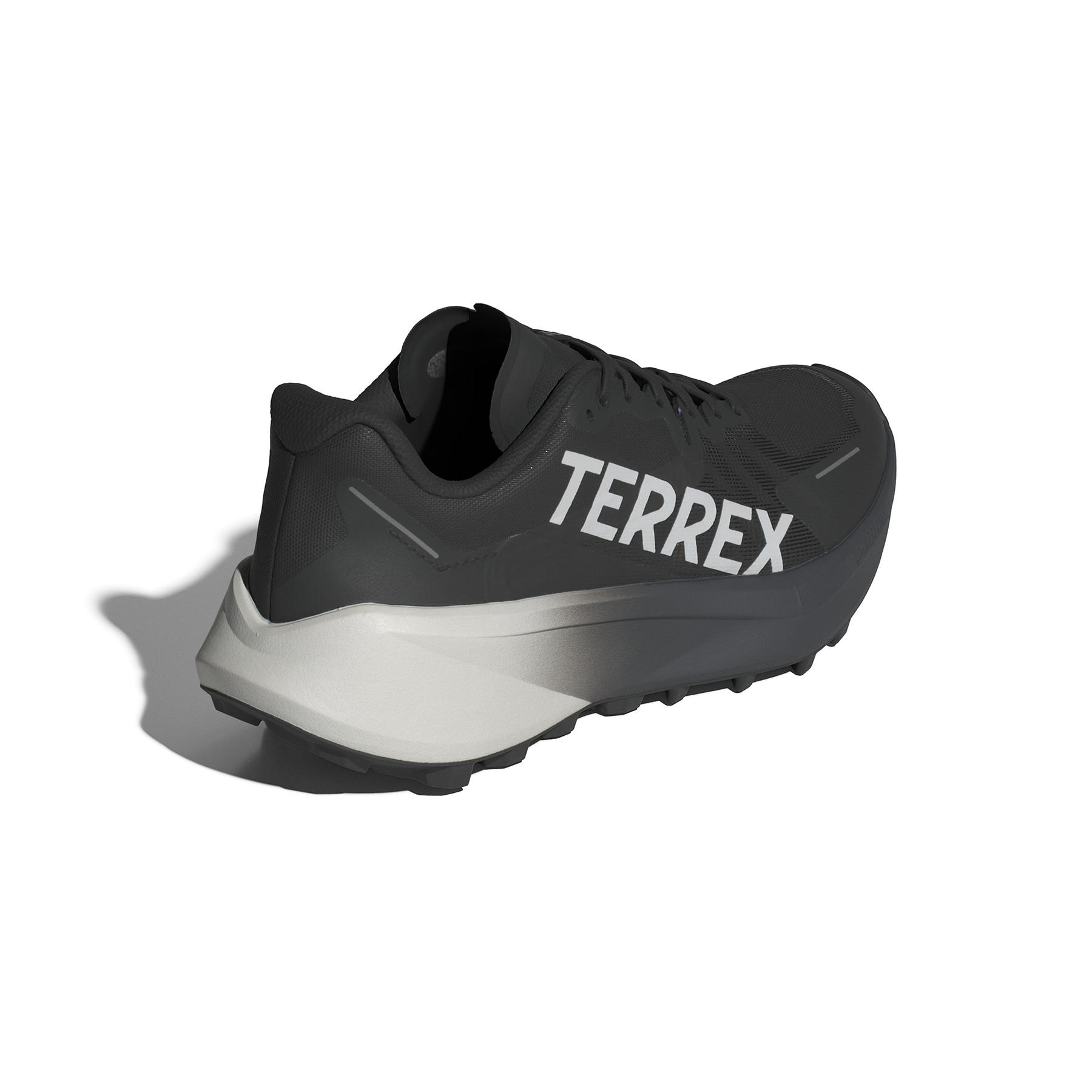 product/a/d/adidas_ie0813_7_footwear_photography_back_lateral_top_view_white.jpg
