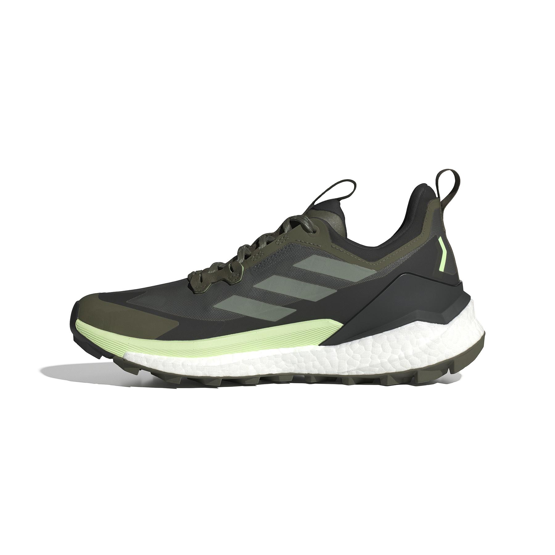 product/a/d/adidas_ie5109_5_footwear_photography_side_medial_center_view_white.jpg