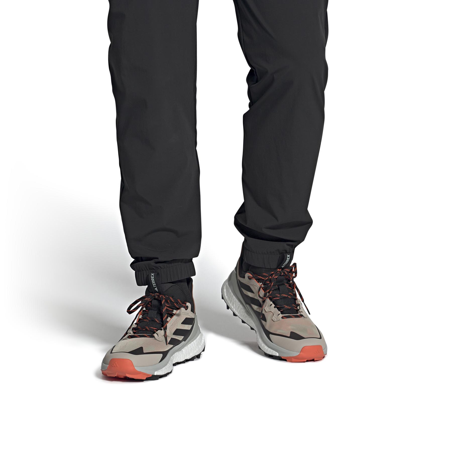 product/a/d/adidas_ie5111_10_footwear_on_model_front_view_white.jpg
