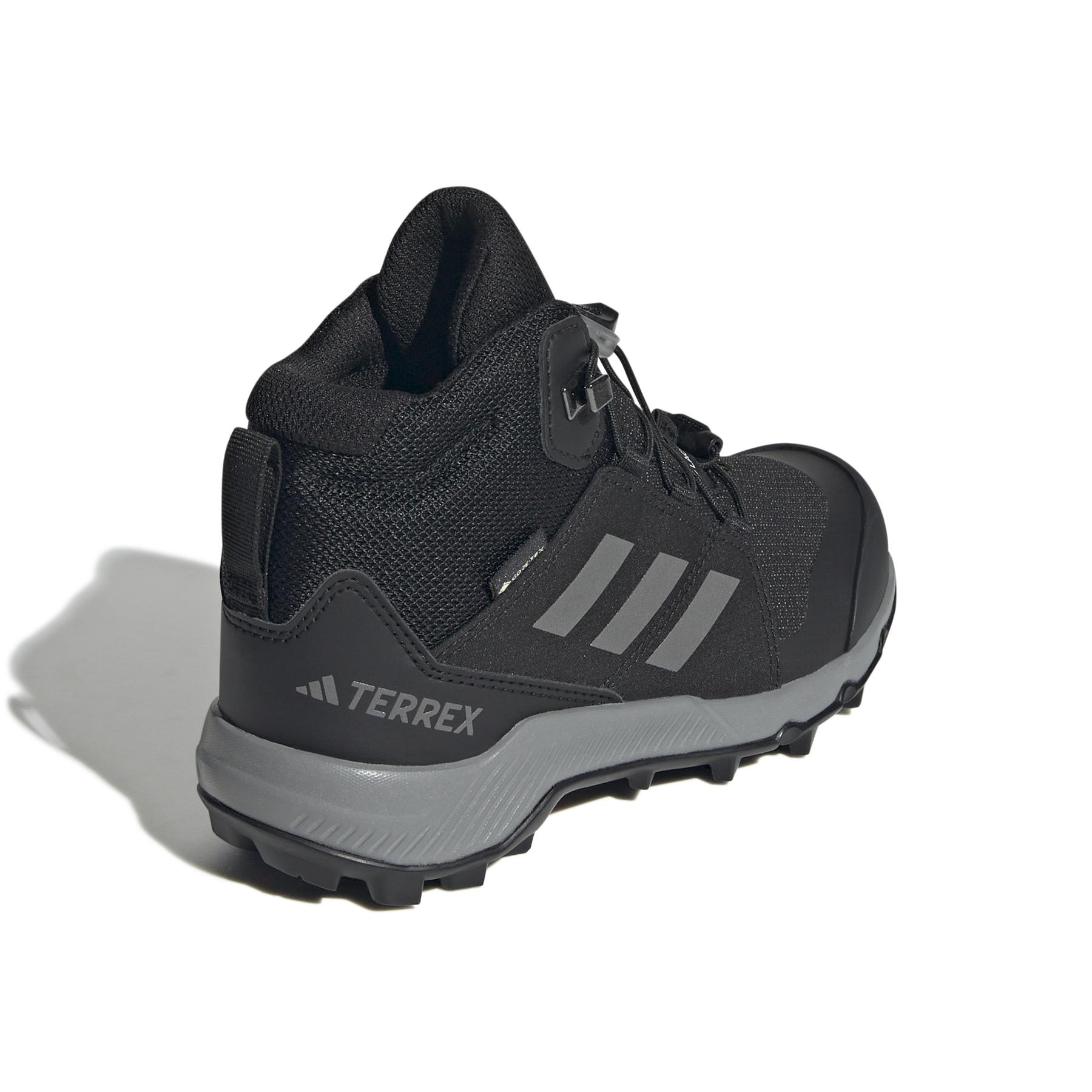 product/a/d/adidas_ie6079_7_footwear_photography_back_lateral_top_view_white.jpg
