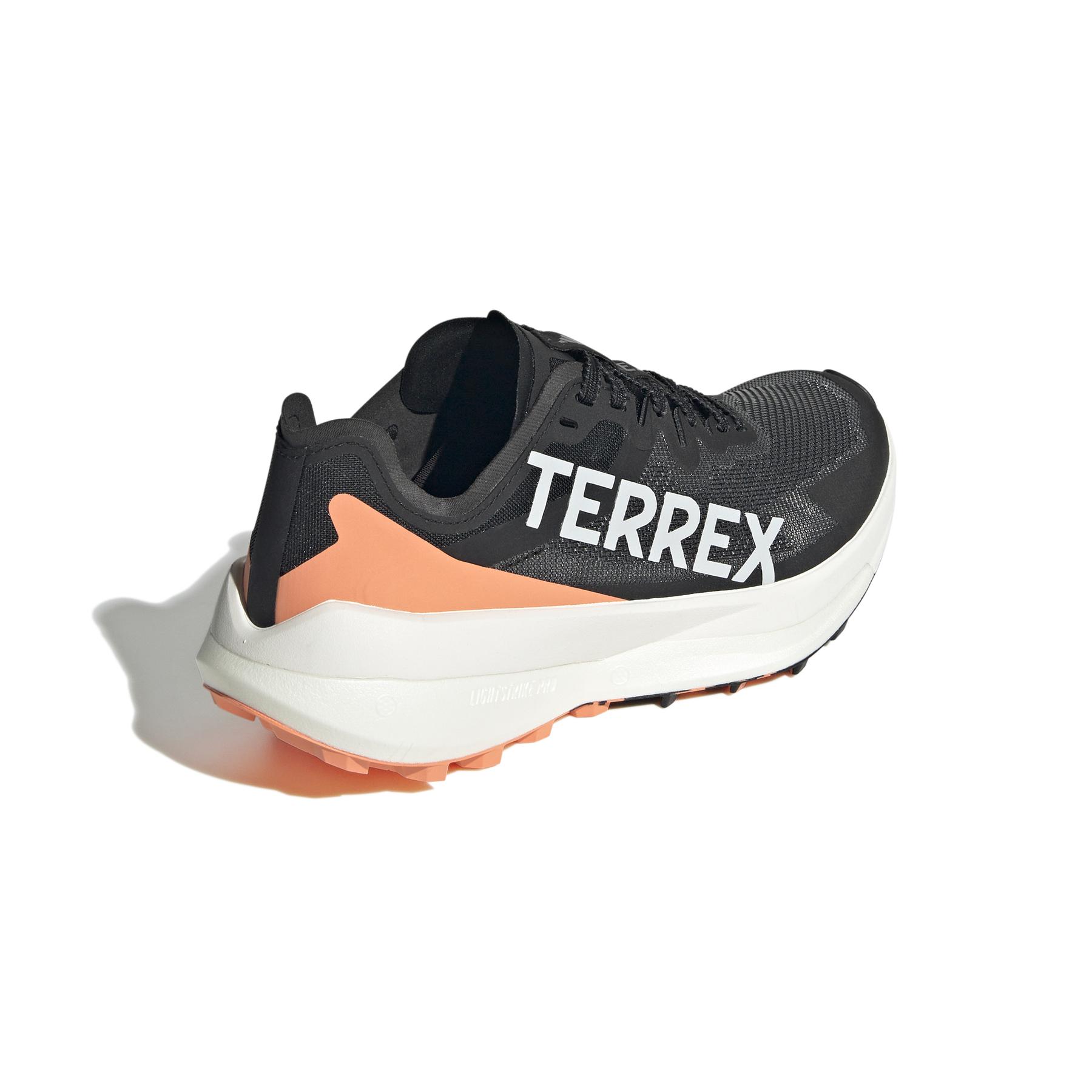 product/a/d/adidas_ie7671_7_footwear_photography_back_lateral_top_view_white.jpg