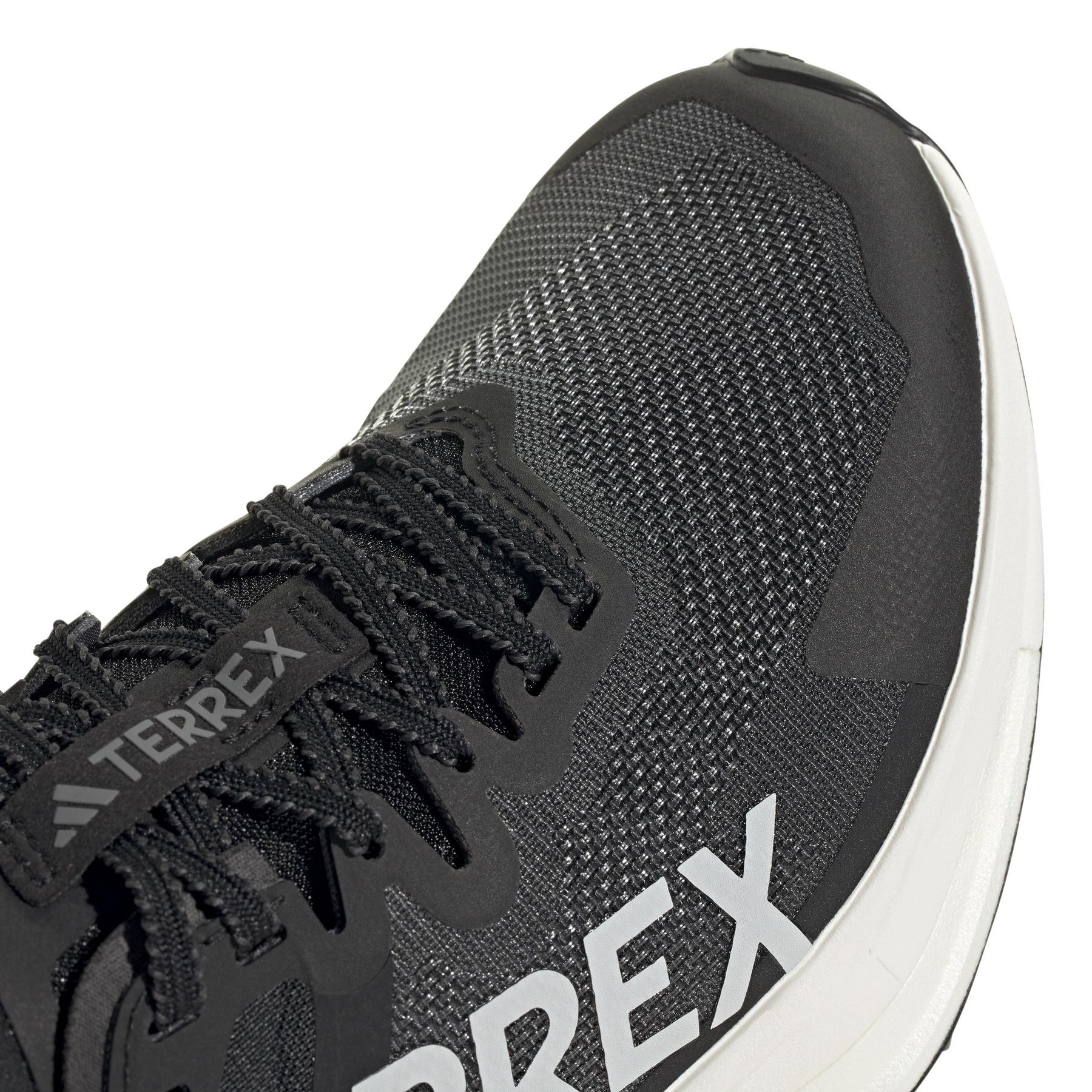 product/a/d/adidas_ie7671_8_footwear_photography_detail_view_1_white.jpg