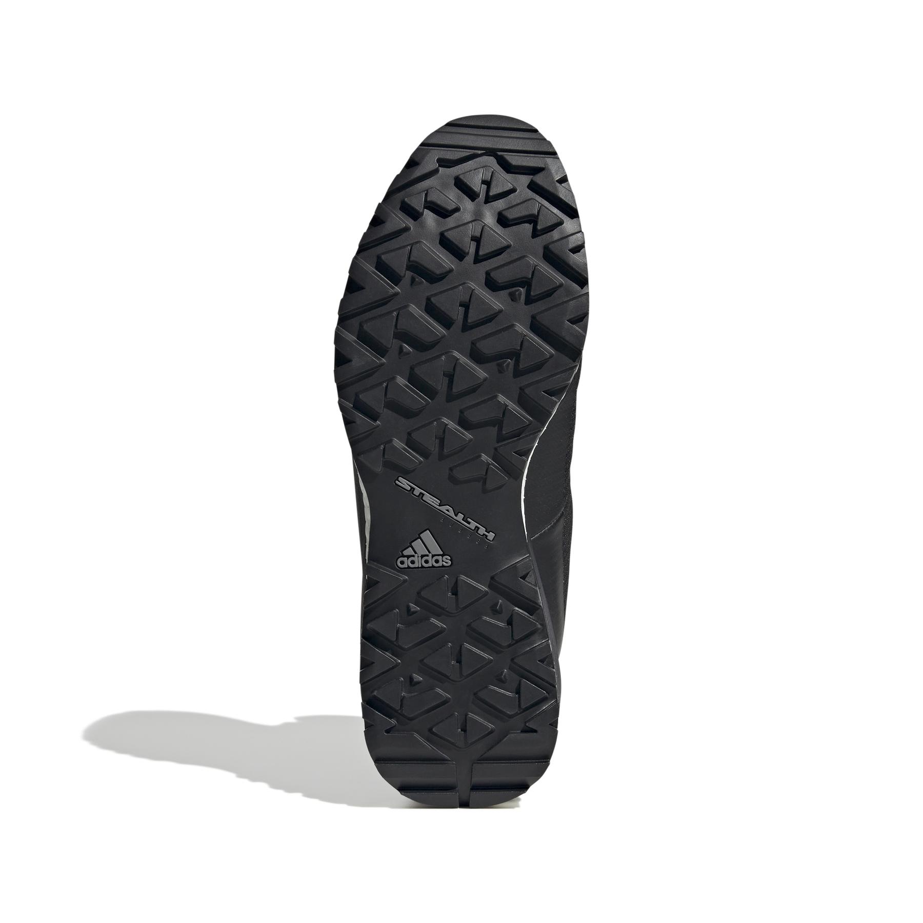 product/a/d/adidas_if4956_4_footwear_photography_bottom_view_white.jpg