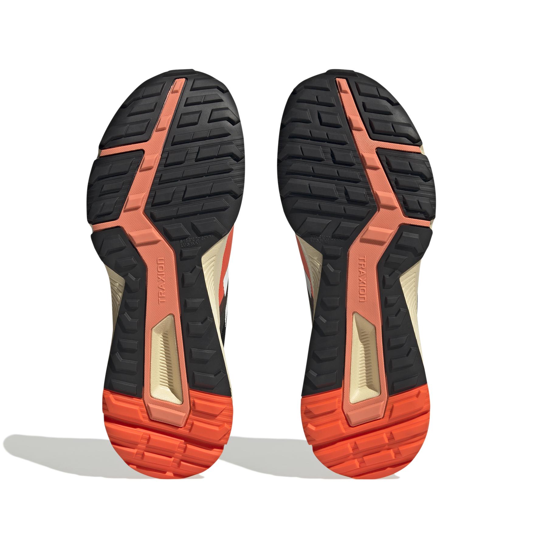 product/a/d/adidas_if5011_4_footwear_photography_bottom_view_white.jpg