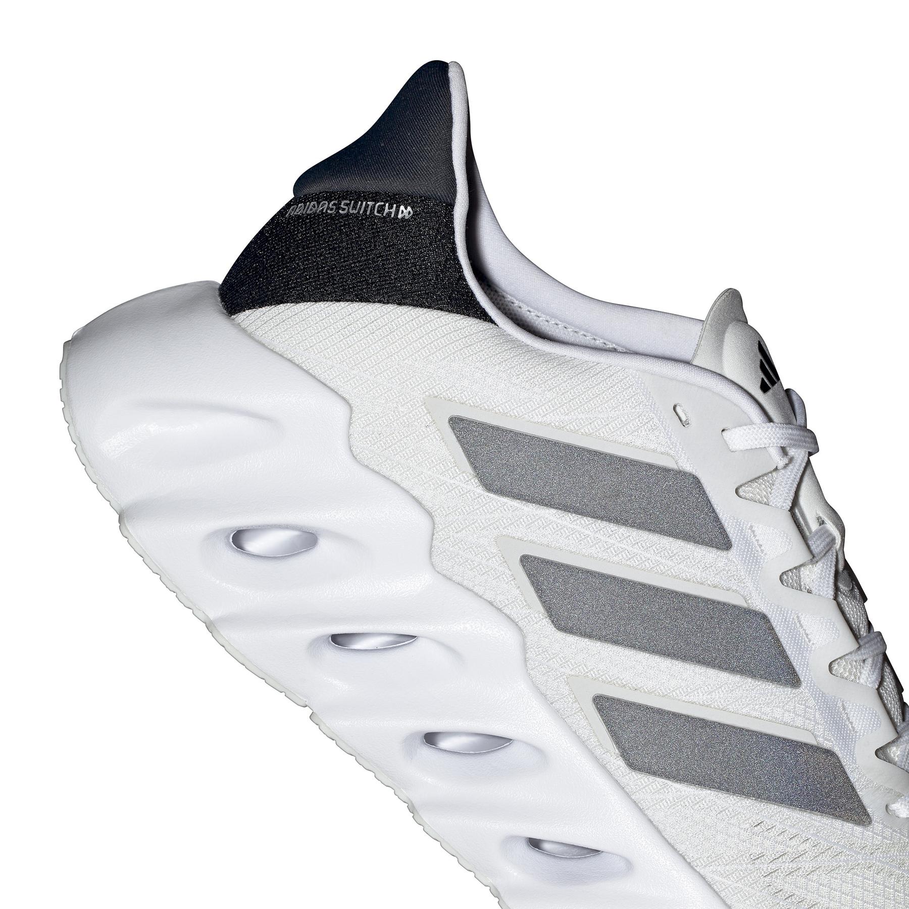 product/a/d/adidas_if6757_13_footwear_photography_reflective_detail_white.jpg
