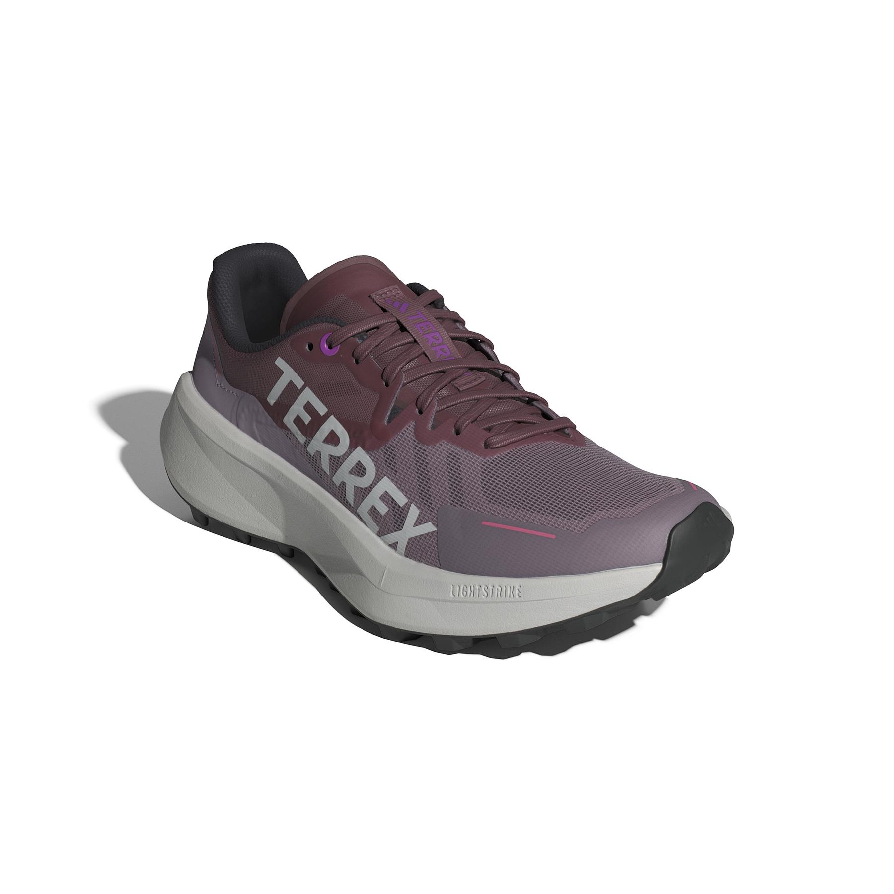 product/a/d/adidas_ig6583_6_footwear_photography_front_lateral_top_view_white.jpg