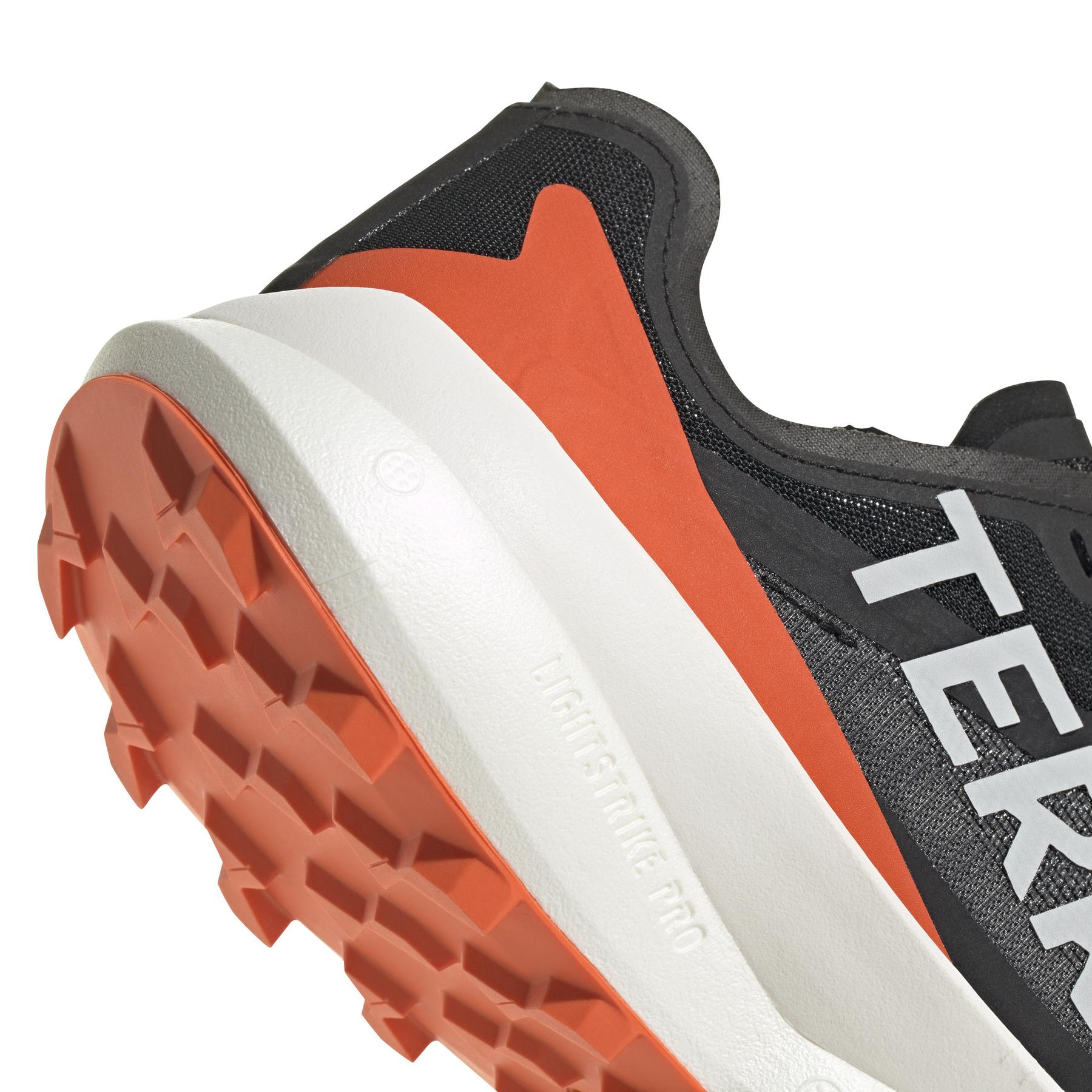product/a/d/adidas_ig8017_9_footwear_photography_detail_view_2_white.jpg